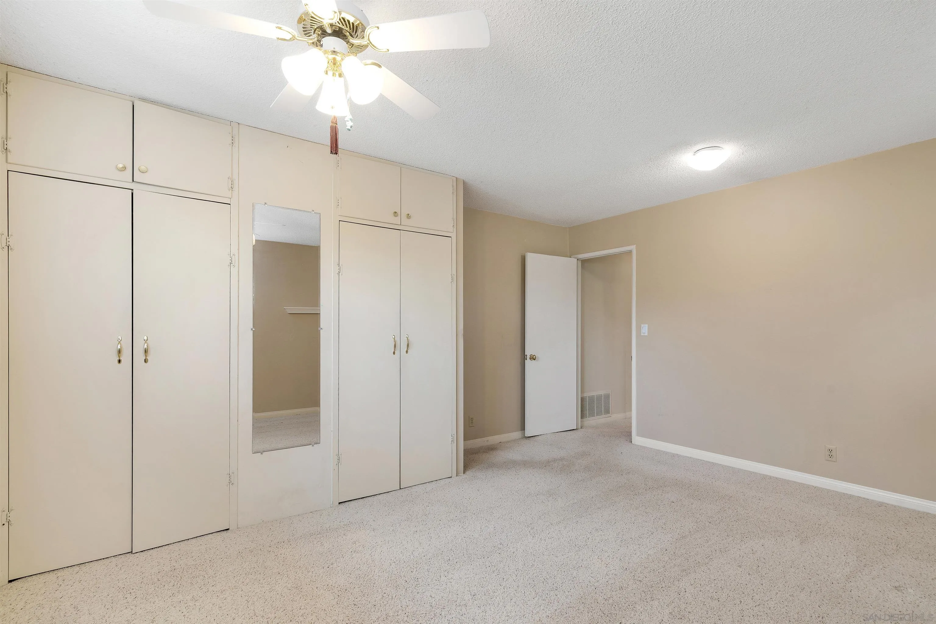 https://cdn.realtyfeed.com/cdn/127/250038231/626b7b73427b223f8f29e76794c6a1ab.webp