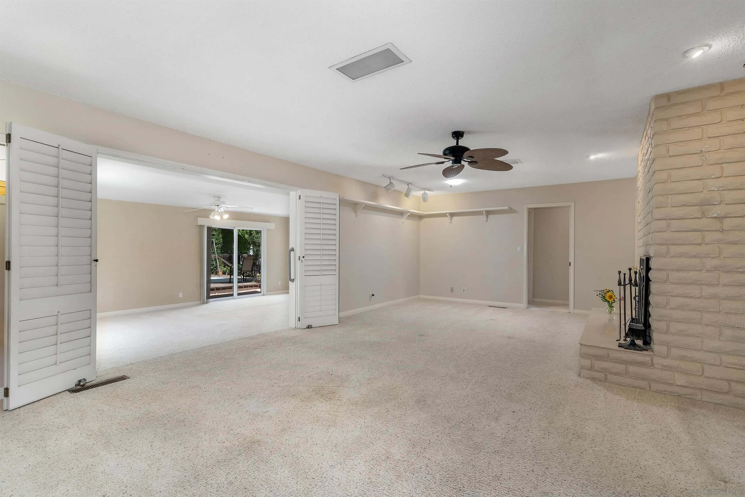 https://cdn.realtyfeed.com/cdn/127/250038231/79533f4eab8e5d0a5870c20c027bed70.webp
