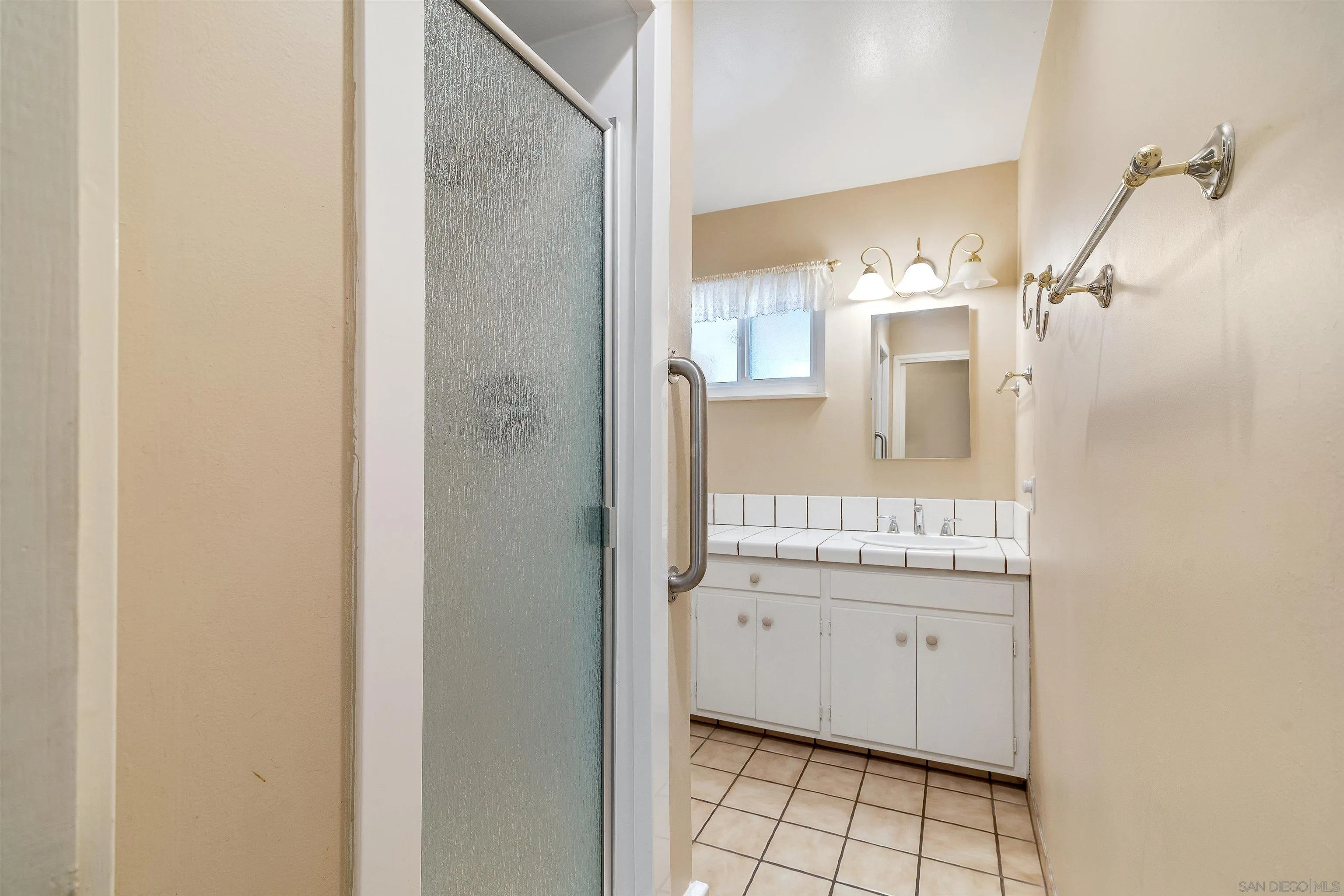 https://cdn.realtyfeed.com/cdn/127/250038231/967b2292a60124abc8461f58eaf636ee.webp