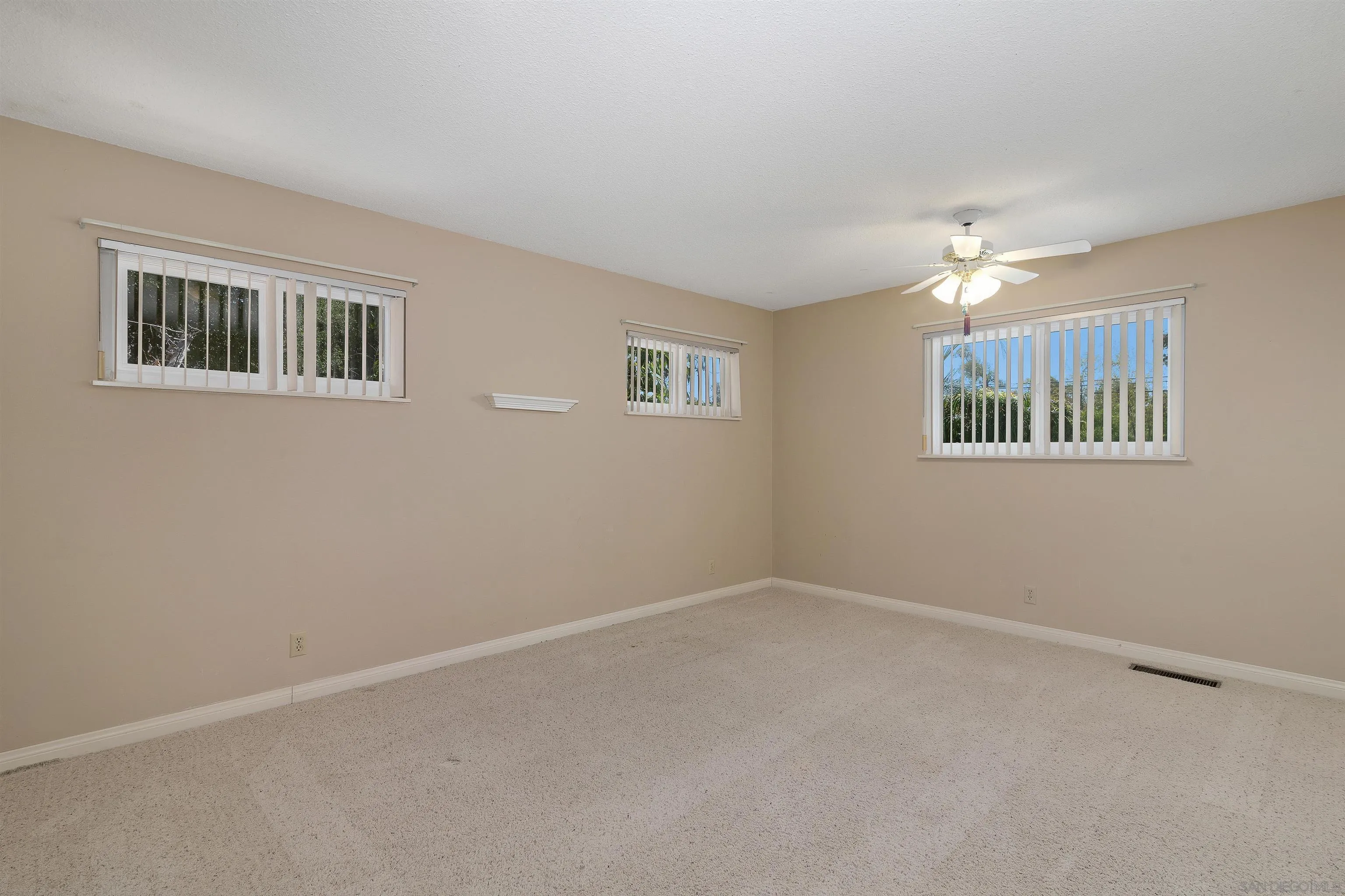 https://cdn.realtyfeed.com/cdn/127/250038231/bfb797b259be60c4240213d24f14e1d1.webp