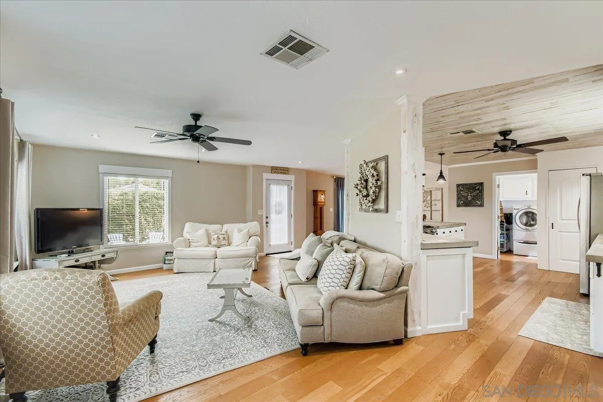 https://cdn.realtyfeed.com/cdn/127/250038236/014943ca1c7109e0fe8243f0bcb7e6b4.webp
