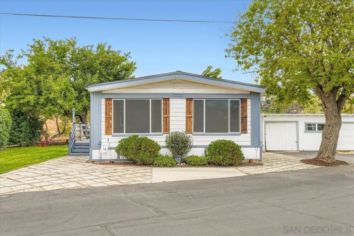 https://cdn.realtyfeed.com/cdn/127/250038236/448b8ac9eb234acf84307312fa1234ef.webp