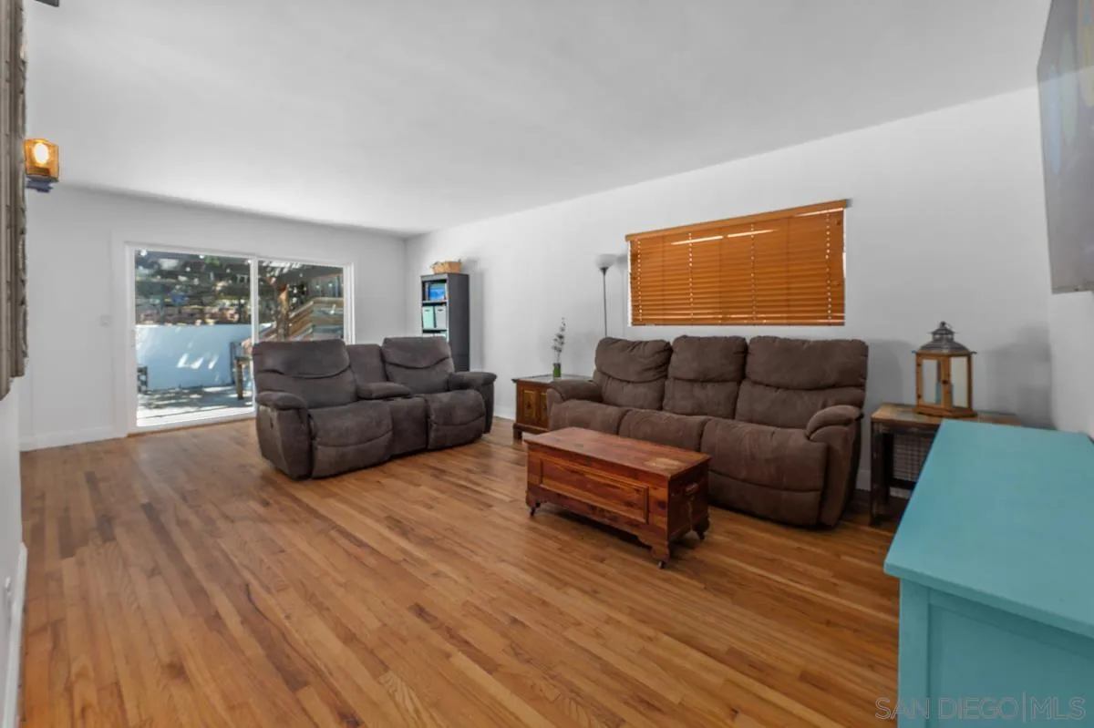https://cdn.realtyfeed.com/cdn/127/250038248/02d4e2b975fcb0a88e5690dc521a86db.webp