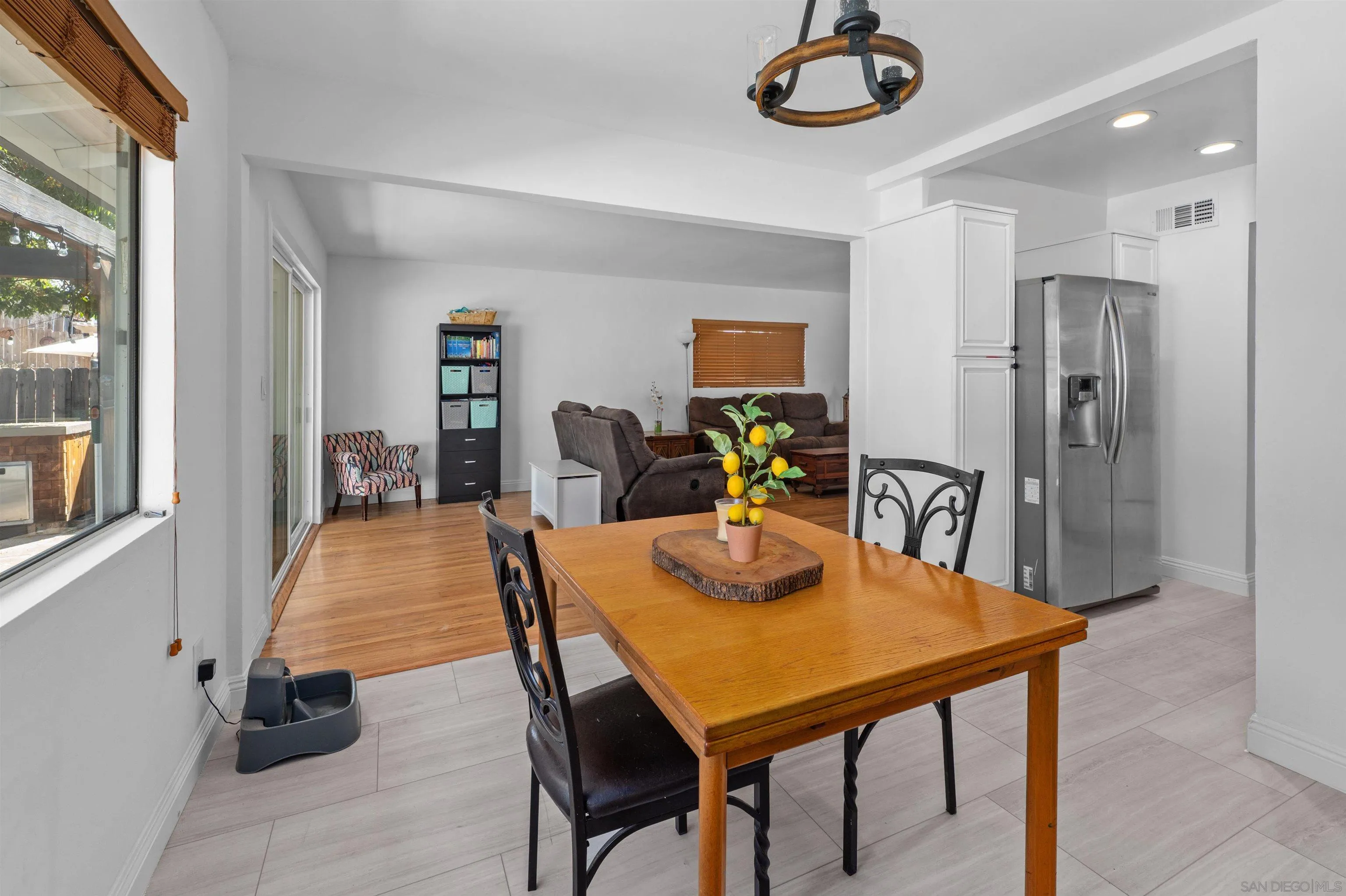 https://cdn.realtyfeed.com/cdn/127/250038248/1baf3a6b38e65f2b258d10836fcfa927.webp