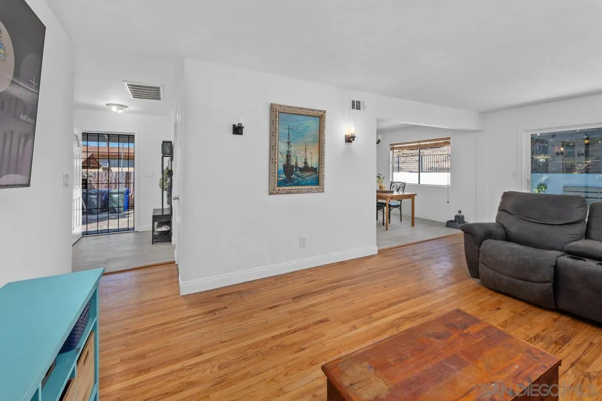 https://cdn.realtyfeed.com/cdn/127/250038248/f8d816a86a1caca6f6046e64fbda674d.webp