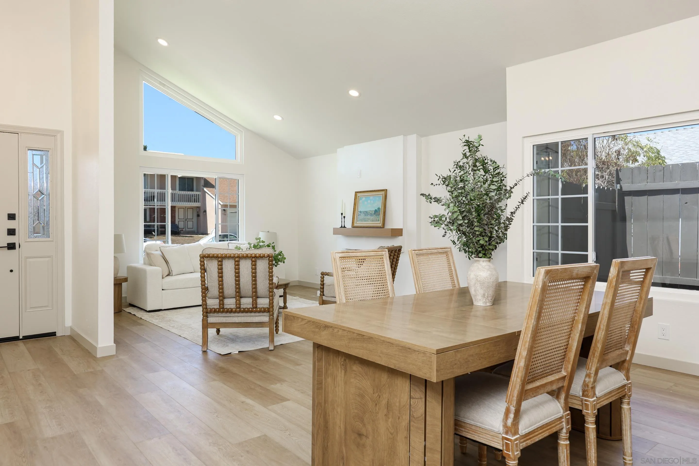 https://cdn.realtyfeed.com/cdn/127/250038252/01be2793e620fae32675eb17808d2ced.webp