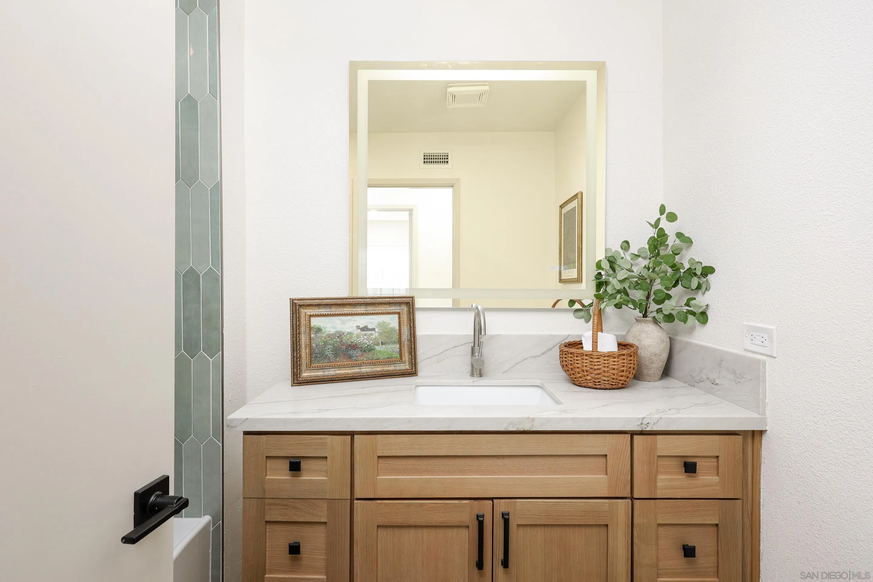 https://cdn.realtyfeed.com/cdn/127/250038252/442bb697f88ef6ac25914b15300281ff.webp