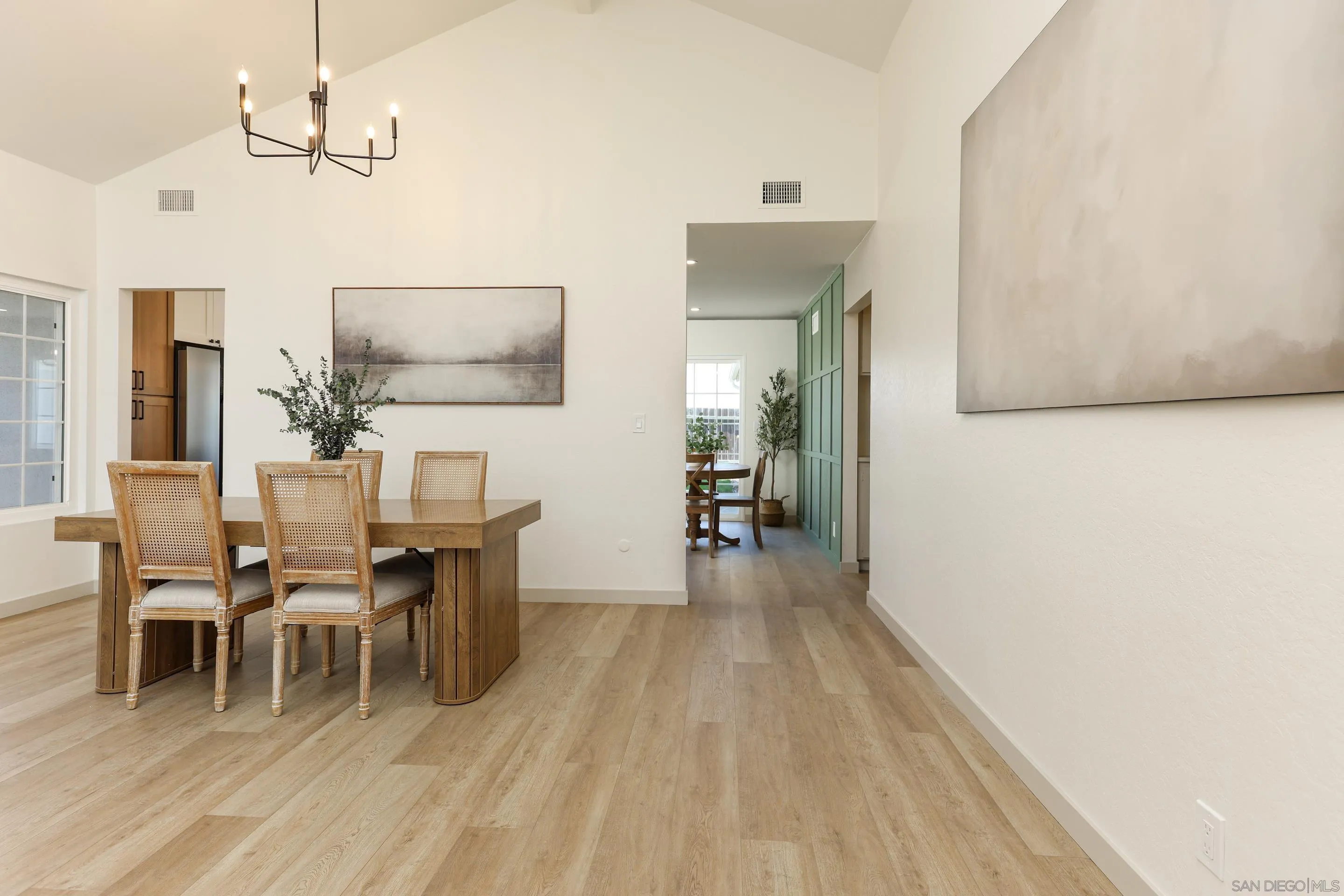 https://cdn.realtyfeed.com/cdn/127/250038252/76d5d39e987f2cbe864fcda69b2243d7.webp