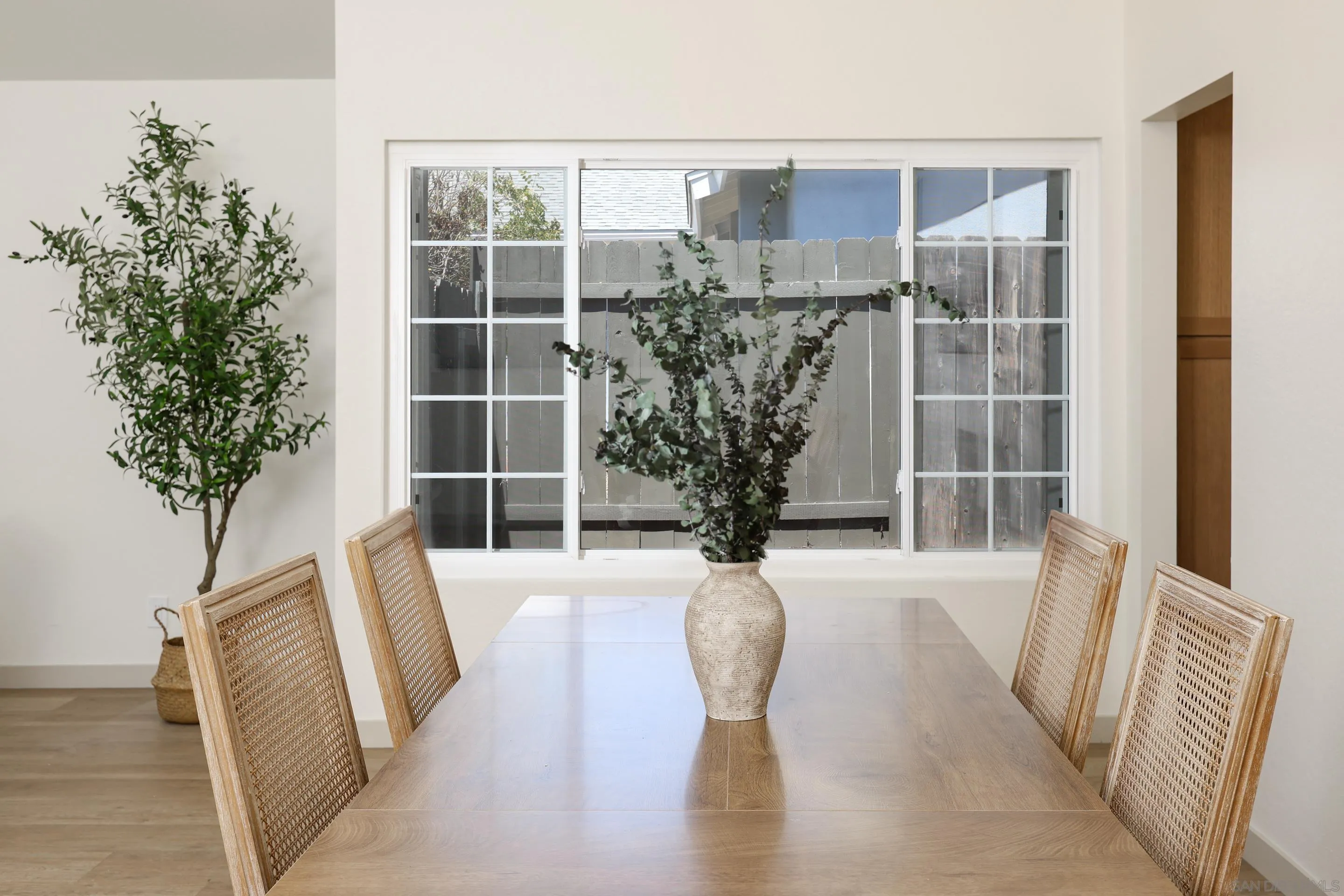 https://cdn.realtyfeed.com/cdn/127/250038252/ed9a5ea210071cc64aa5a2a1b8b8d132.webp