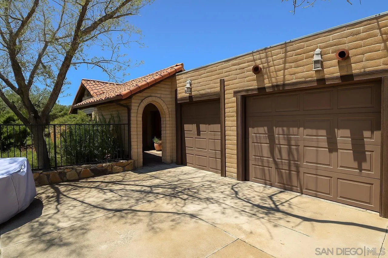 https://cdn.realtyfeed.com/cdn/127/250038255/53dd1a67d6cb9d637f1632b907990620.webp