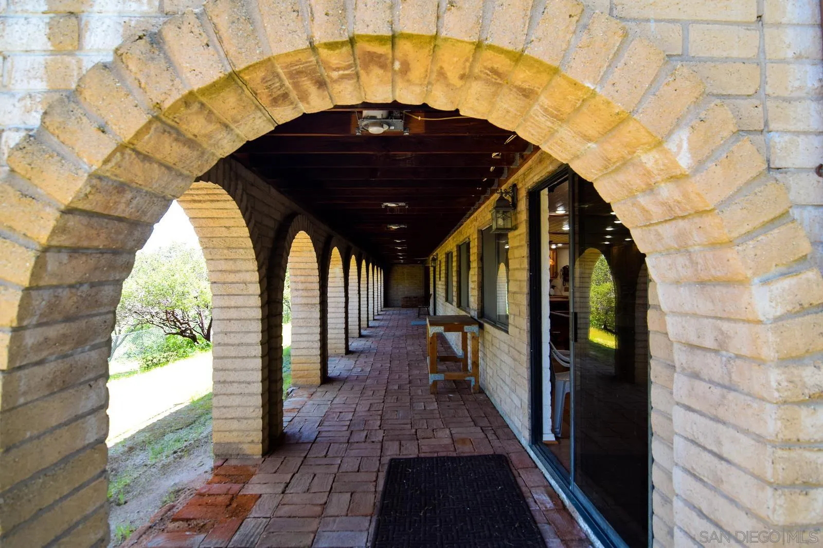 https://cdn.realtyfeed.com/cdn/127/250038255/c6f1391676e31ad2e3f1180b82f4205c.webp