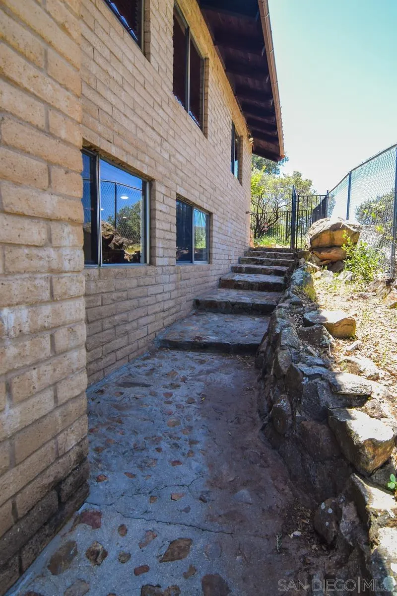 https://cdn.realtyfeed.com/cdn/127/250038255/f19ba410b743c9961d7d6ec0b7365173.webp