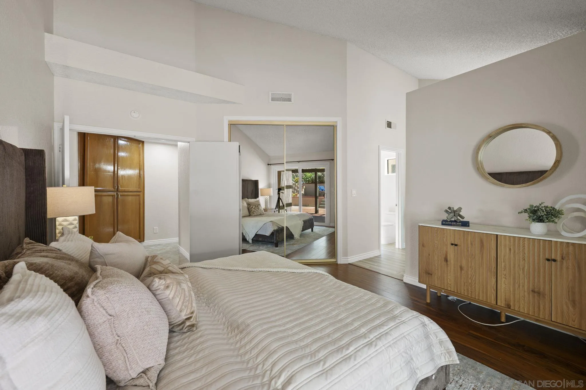 https://cdn.realtyfeed.com/cdn/127/250038263/12834d8578c4f56e9cfb69cbab6d0bed.webp