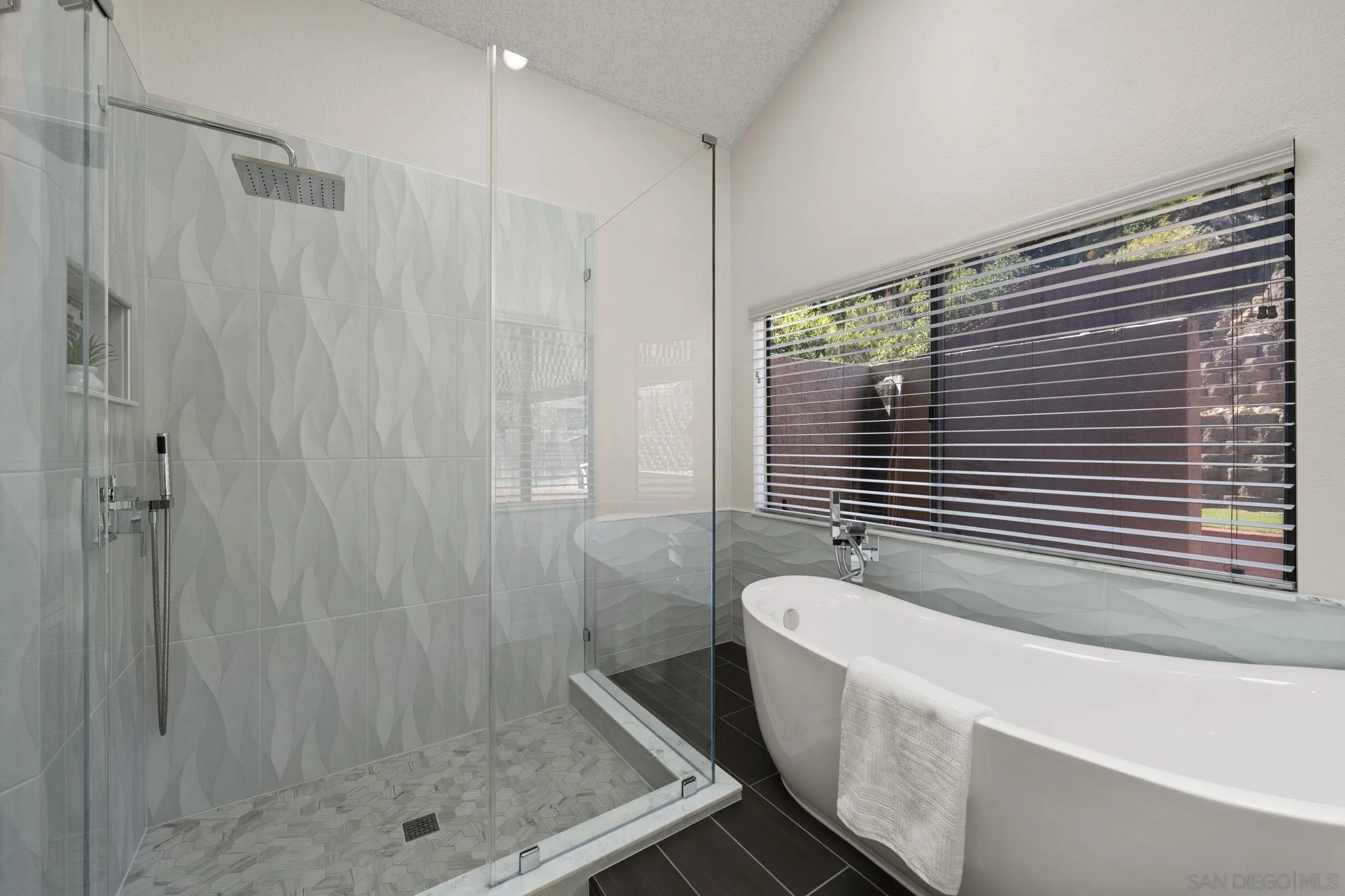 https://cdn.realtyfeed.com/cdn/127/250038263/6625f80615116967c9a3c8ddd0f2e426.webp
