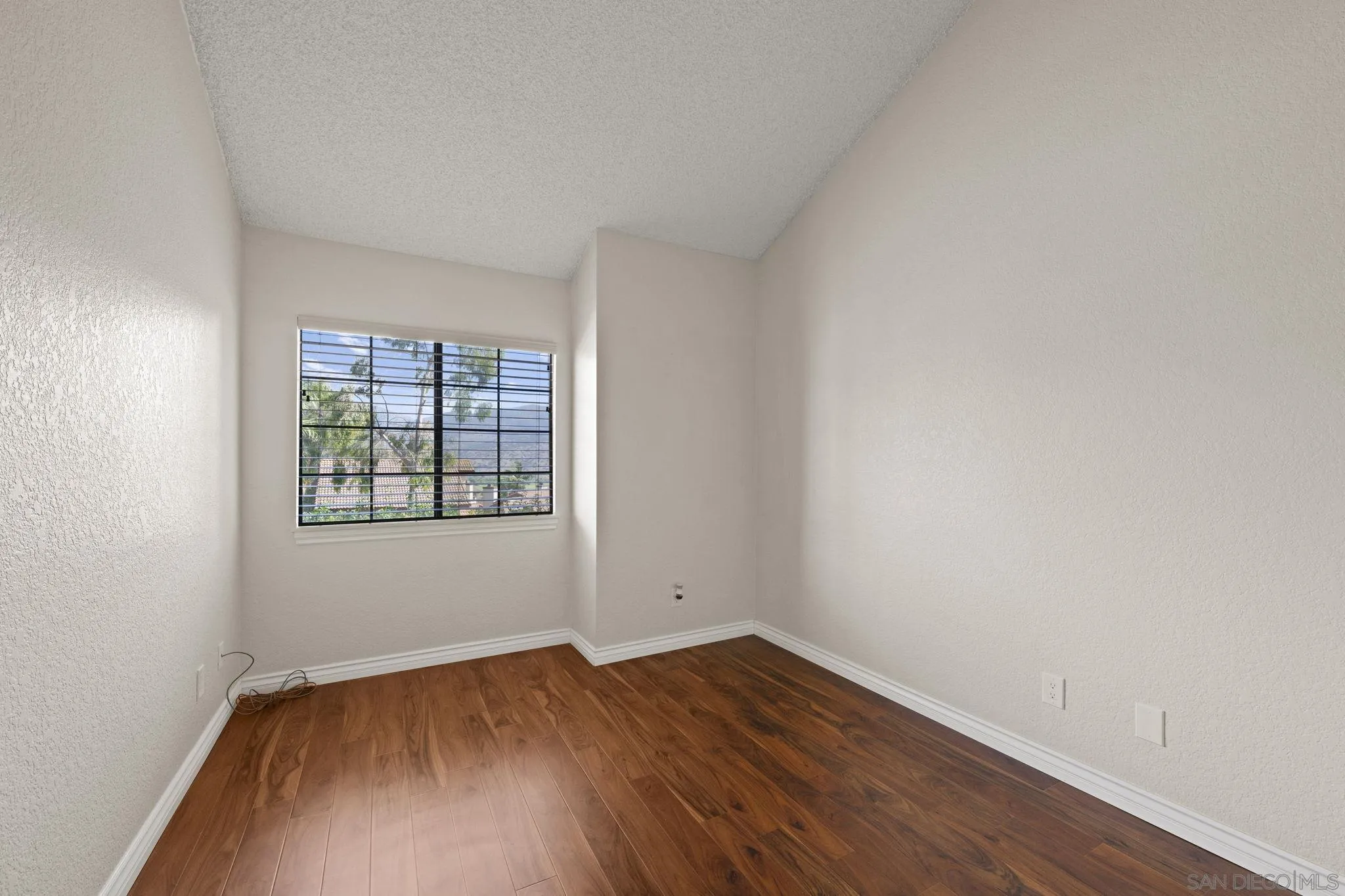 https://cdn.realtyfeed.com/cdn/127/250038263/d1b08bb03e768973973118a5425ec82b.webp