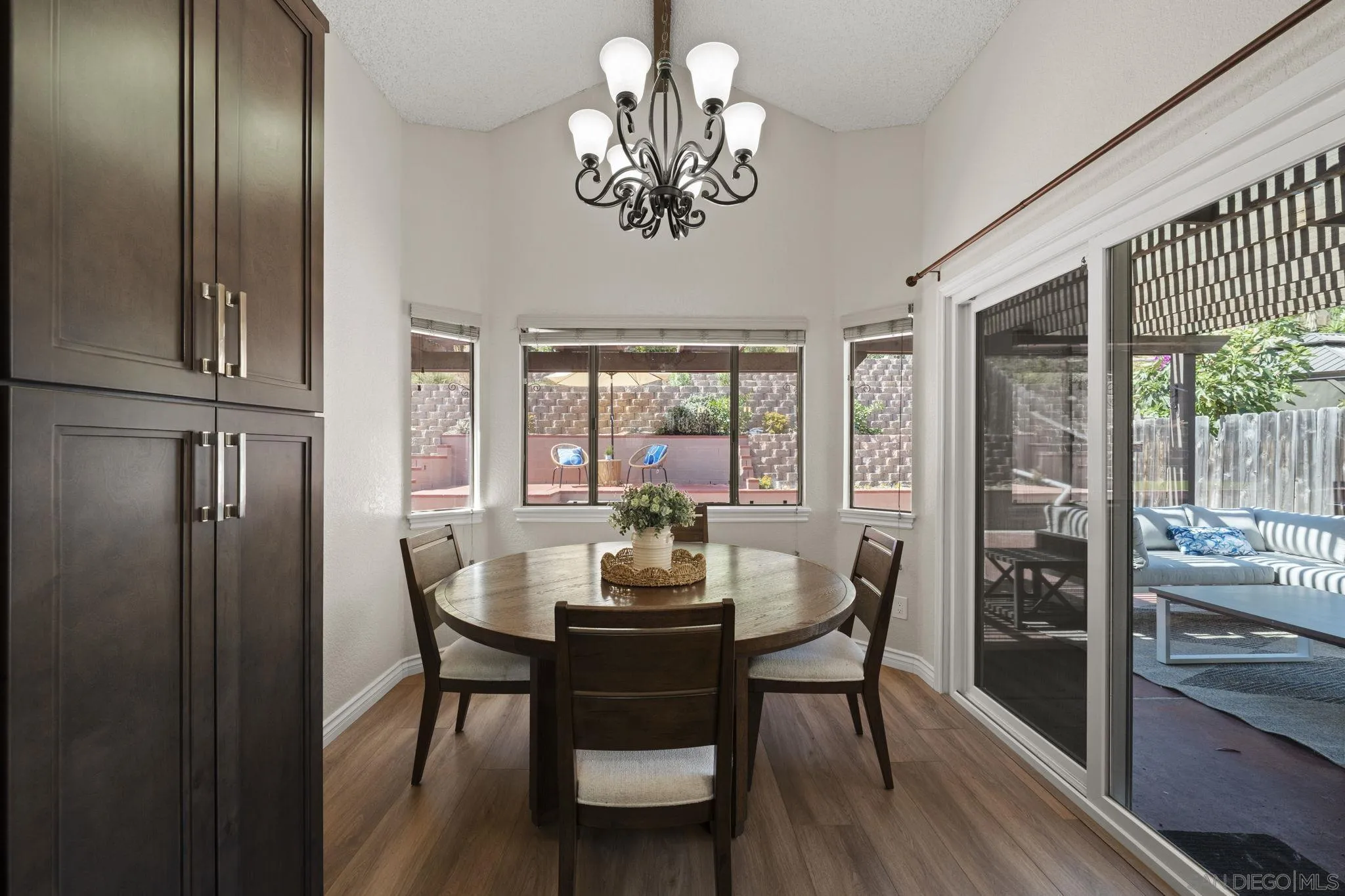 https://cdn.realtyfeed.com/cdn/127/250038263/e1e501a1d1dcb9858d32c9bdd393d79b.webp