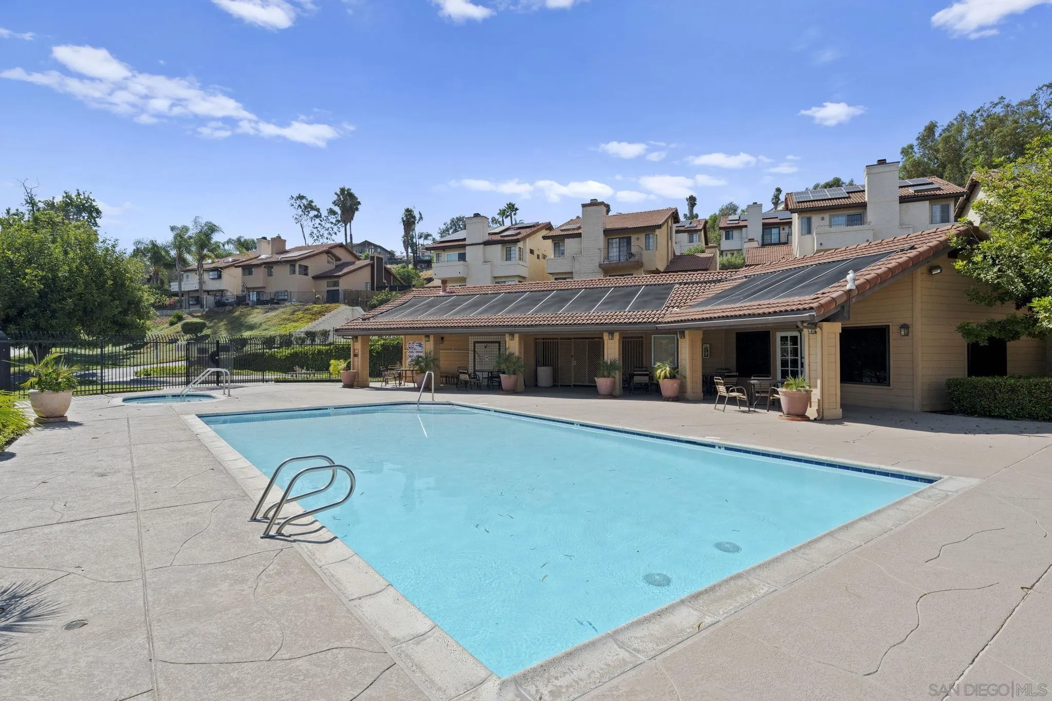 https://cdn.realtyfeed.com/cdn/127/250038263/f42a2e4b2e9de0bfdc8bc6e8d19c0c28.webp