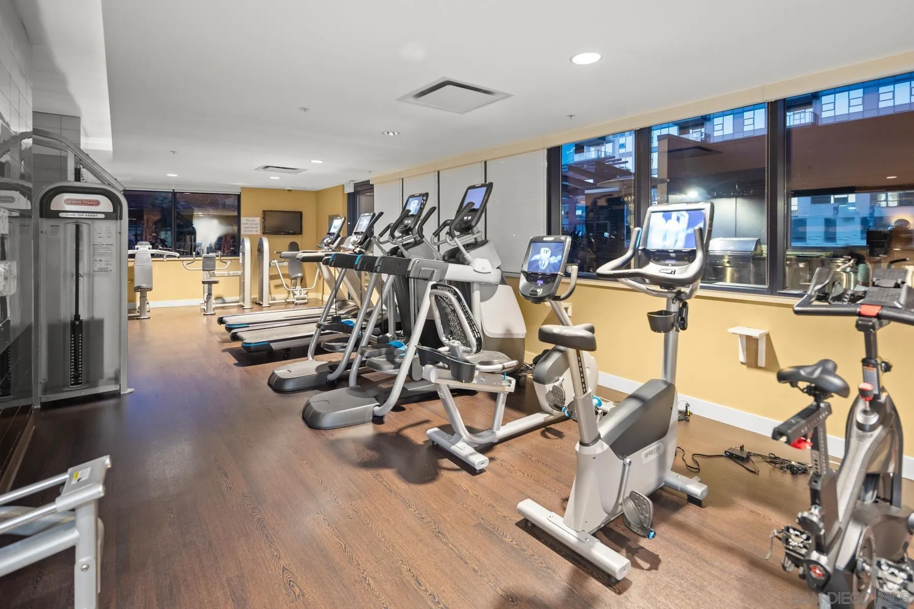https://cdn.realtyfeed.com/cdn/127/250038287/78a4ff1b99567a9e8152f39128d5f015.webp