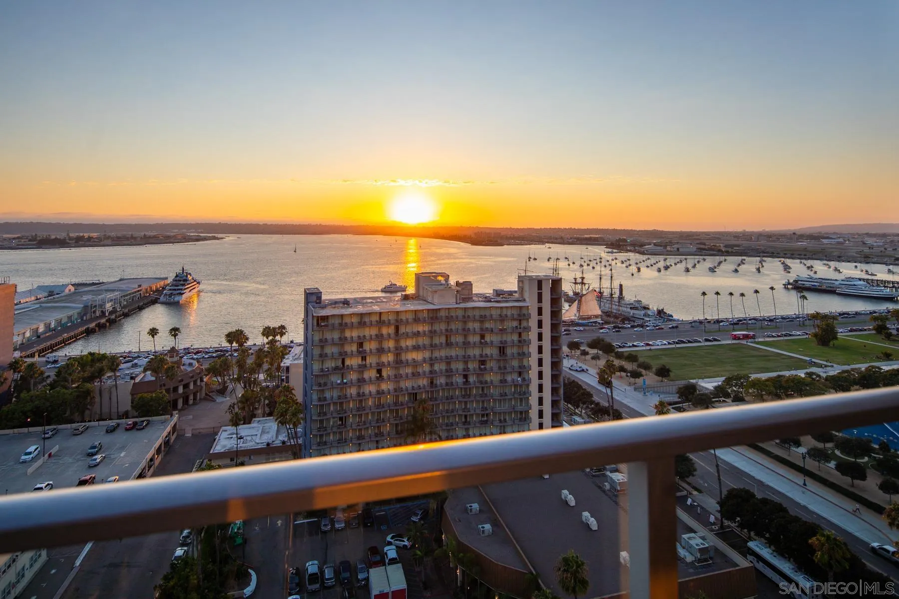 https://cdn.realtyfeed.com/cdn/127/250038287/d445c51c81f53ab860e51426ba0e28d7.webp