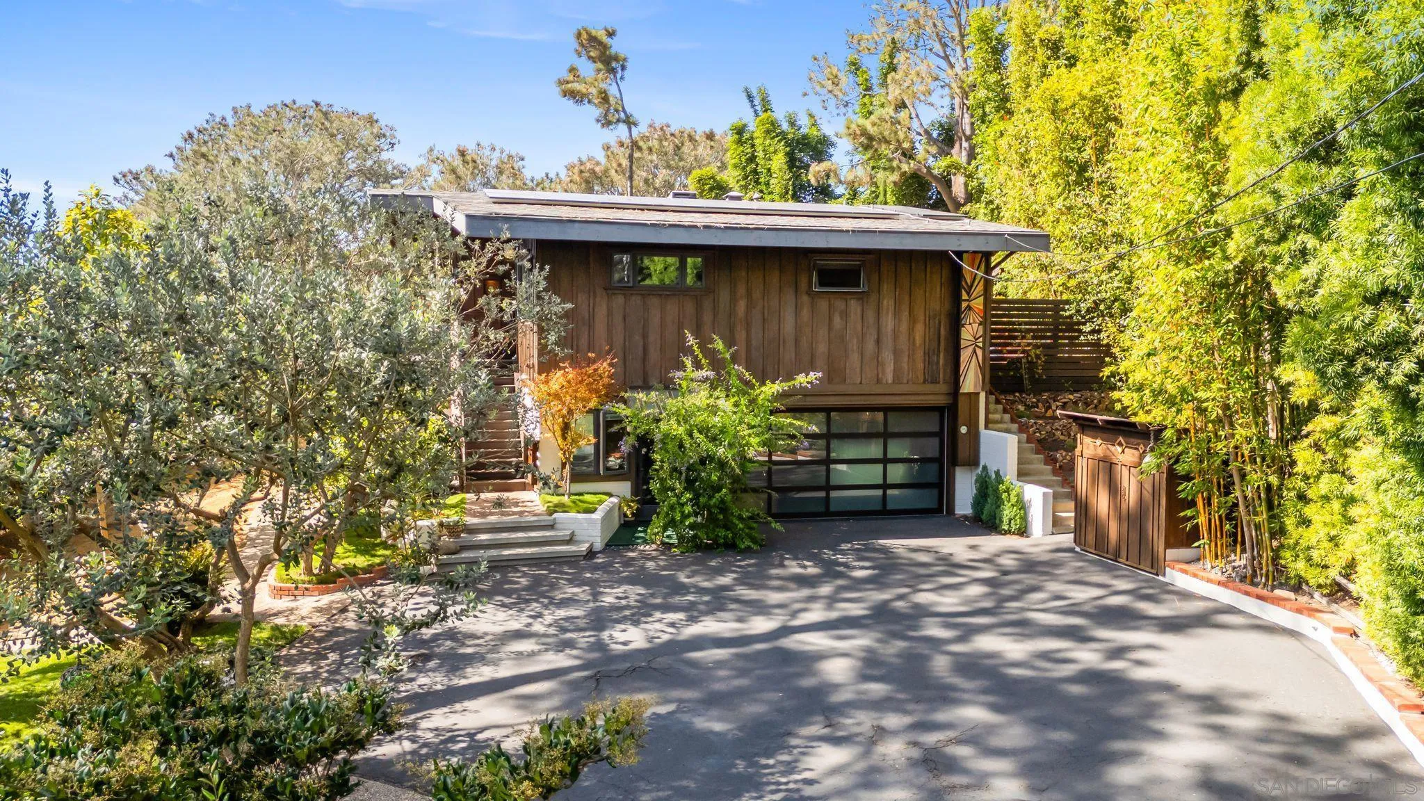 https://cdn.realtyfeed.com/cdn/127/250038291/5f06446d7de69b36f9aa8aac15f99a2a.webp