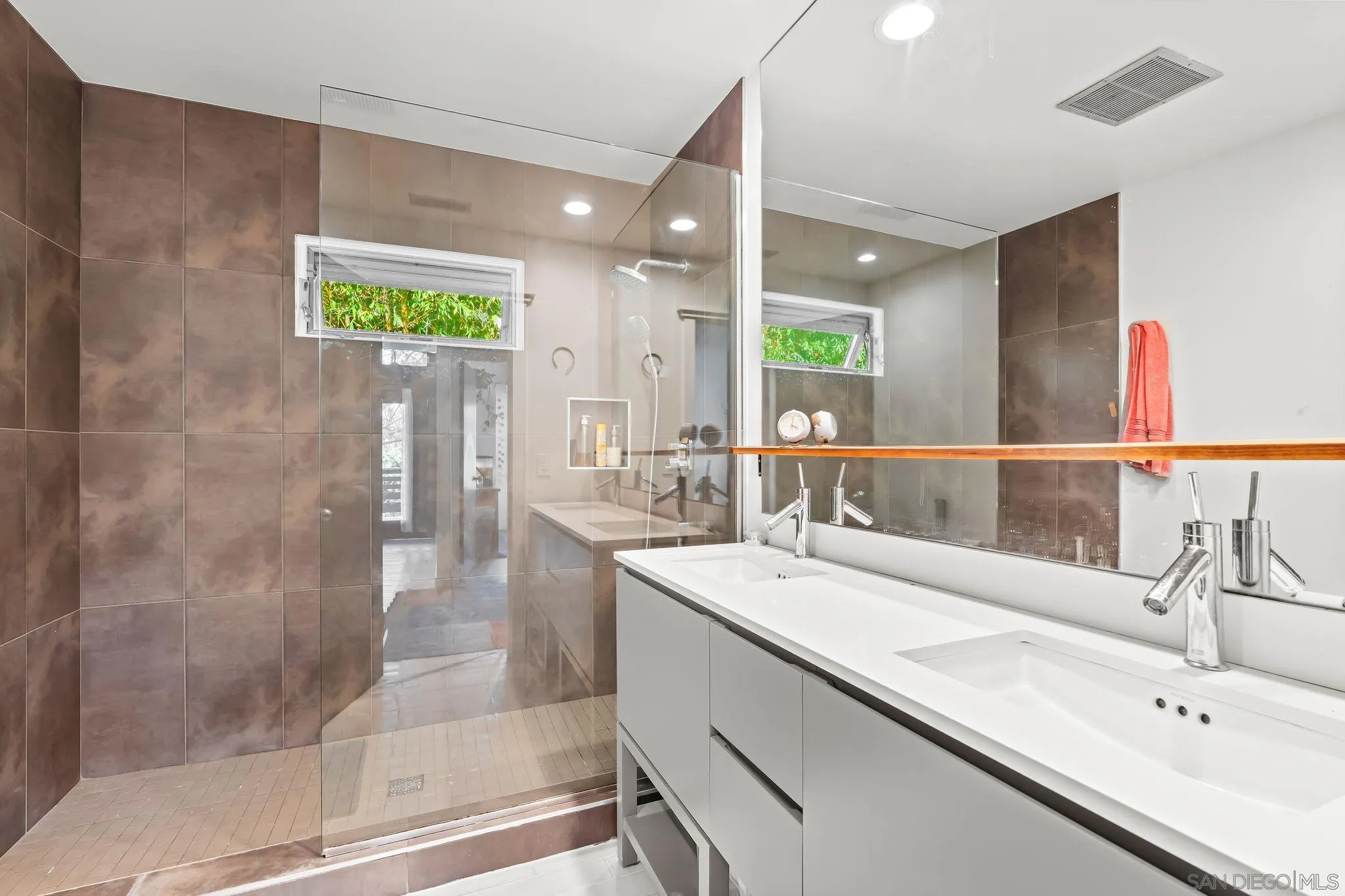 https://cdn.realtyfeed.com/cdn/127/250038291/ed9cb2391e800c1eecfc40e2cd353a1f.webp