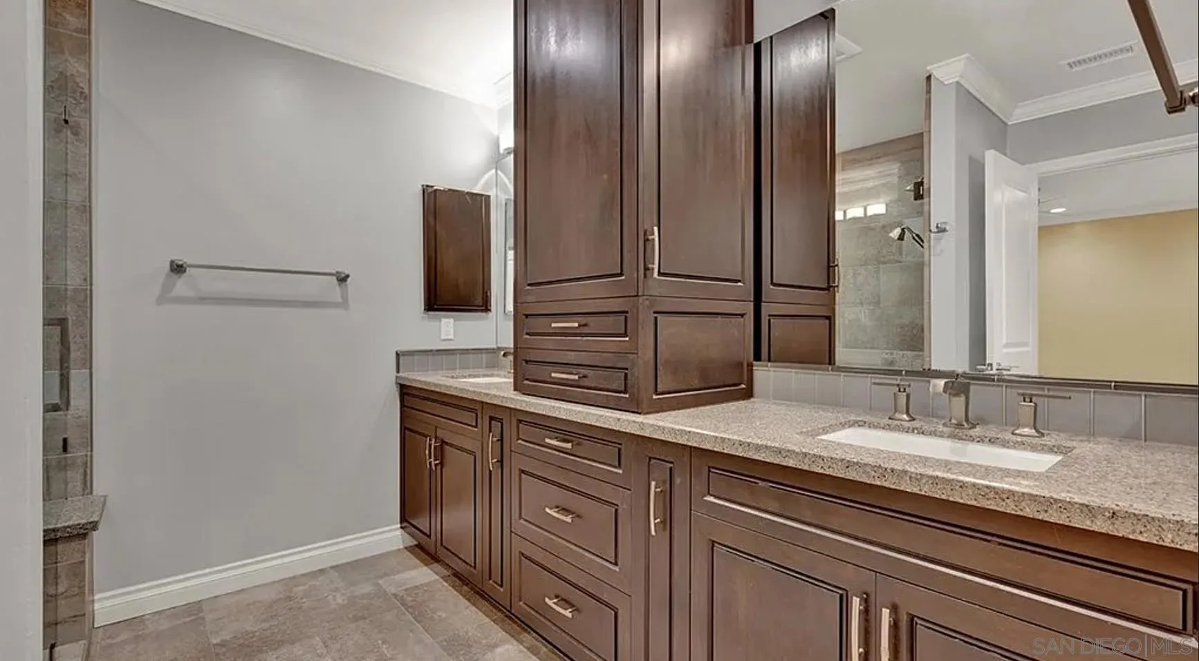 https://cdn.realtyfeed.com/cdn/127/250038298/60fe07e73b1f78f3f540bbdaa4ed602e.webp