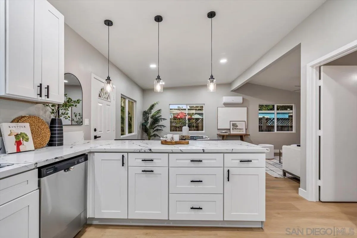 https://cdn.realtyfeed.com/cdn/127/250038301/415a72a69e922de893c397006268c8c0.webp