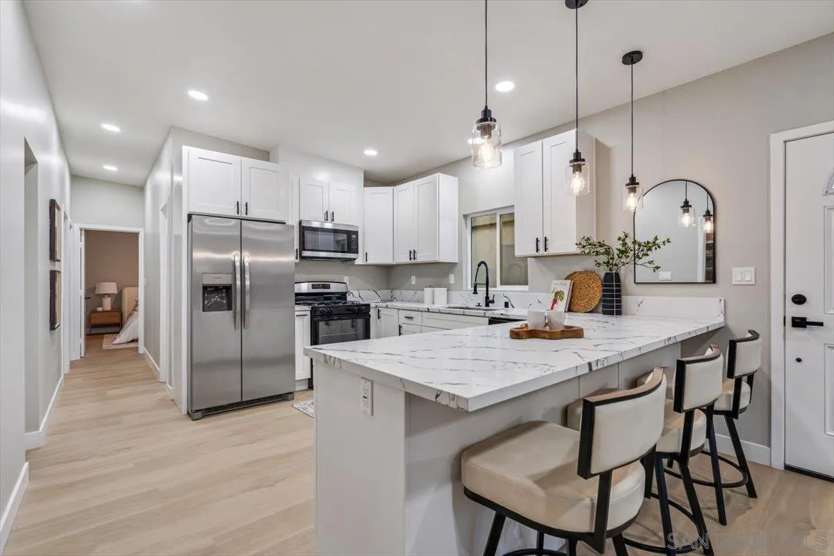 https://cdn.realtyfeed.com/cdn/127/250038301/766eb49380af3d01521df08d95a49522.webp