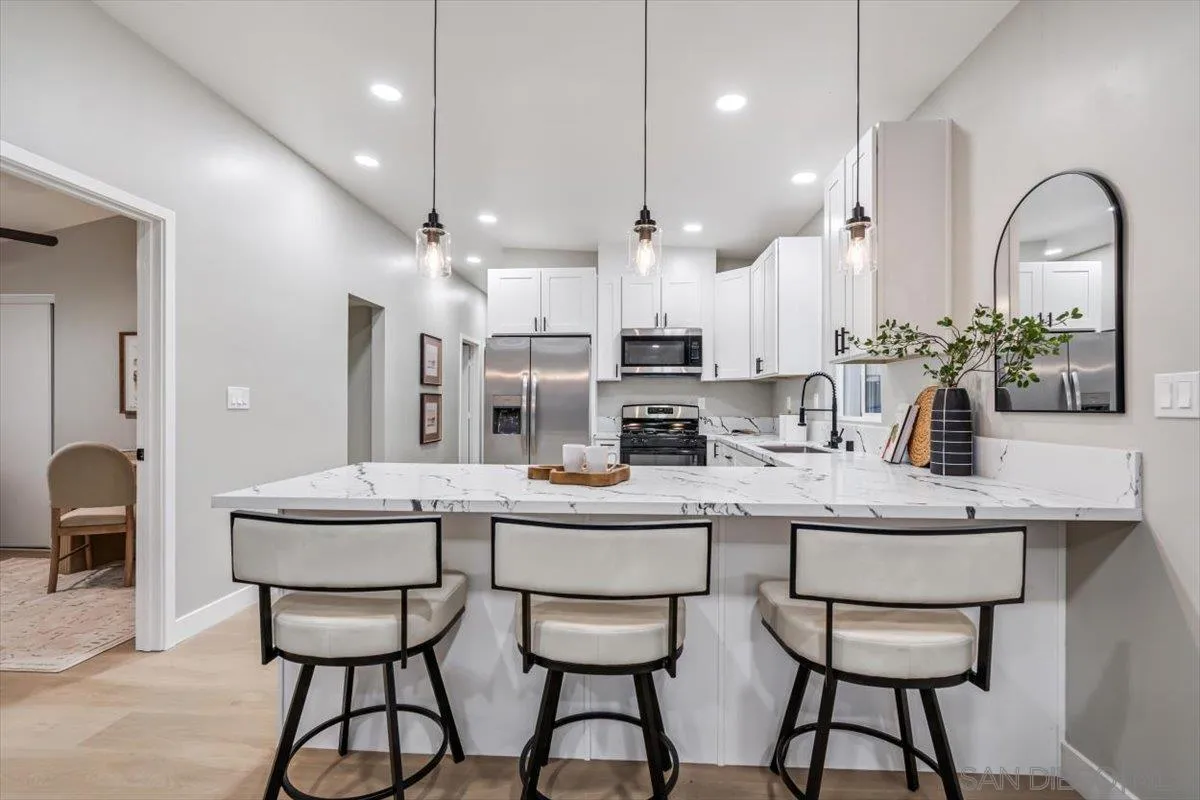 https://cdn.realtyfeed.com/cdn/127/250038301/fcee1df11850ffb1fc7b19e8f36edc69.webp