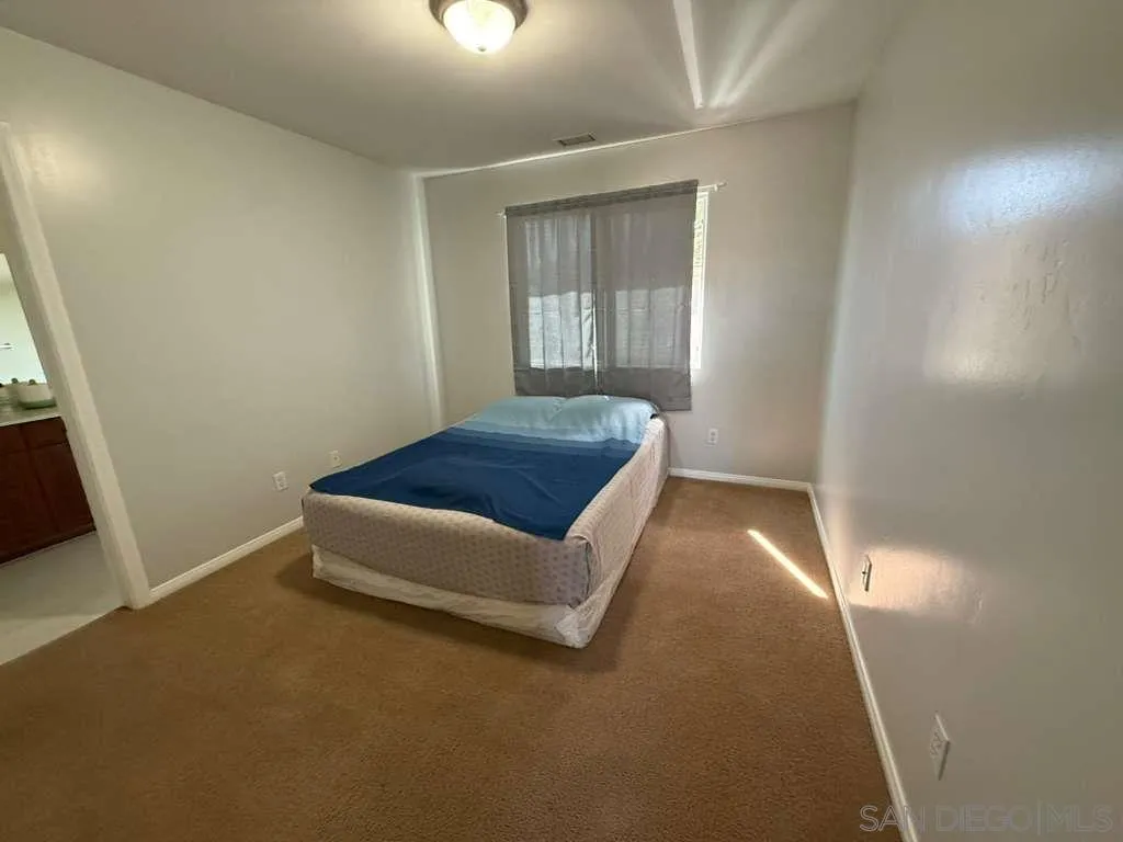 https://cdn.realtyfeed.com/cdn/127/250038302/5fa0c349e222d3fd6ddb32b72ac0ba06.webp