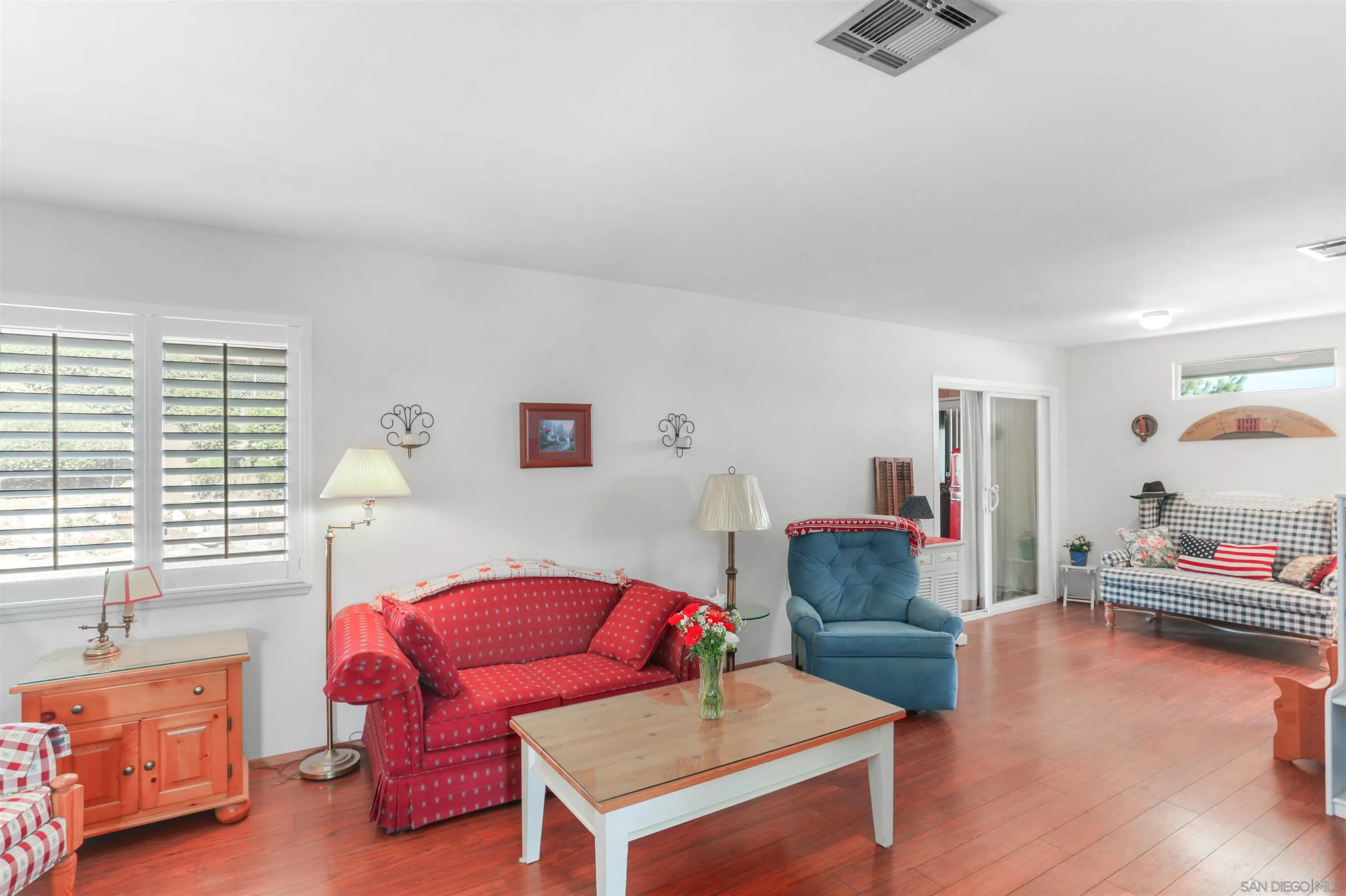 https://cdn.realtyfeed.com/cdn/127/250038303/2a6724d0392cc0d93bf239e48692ac4d.webp
