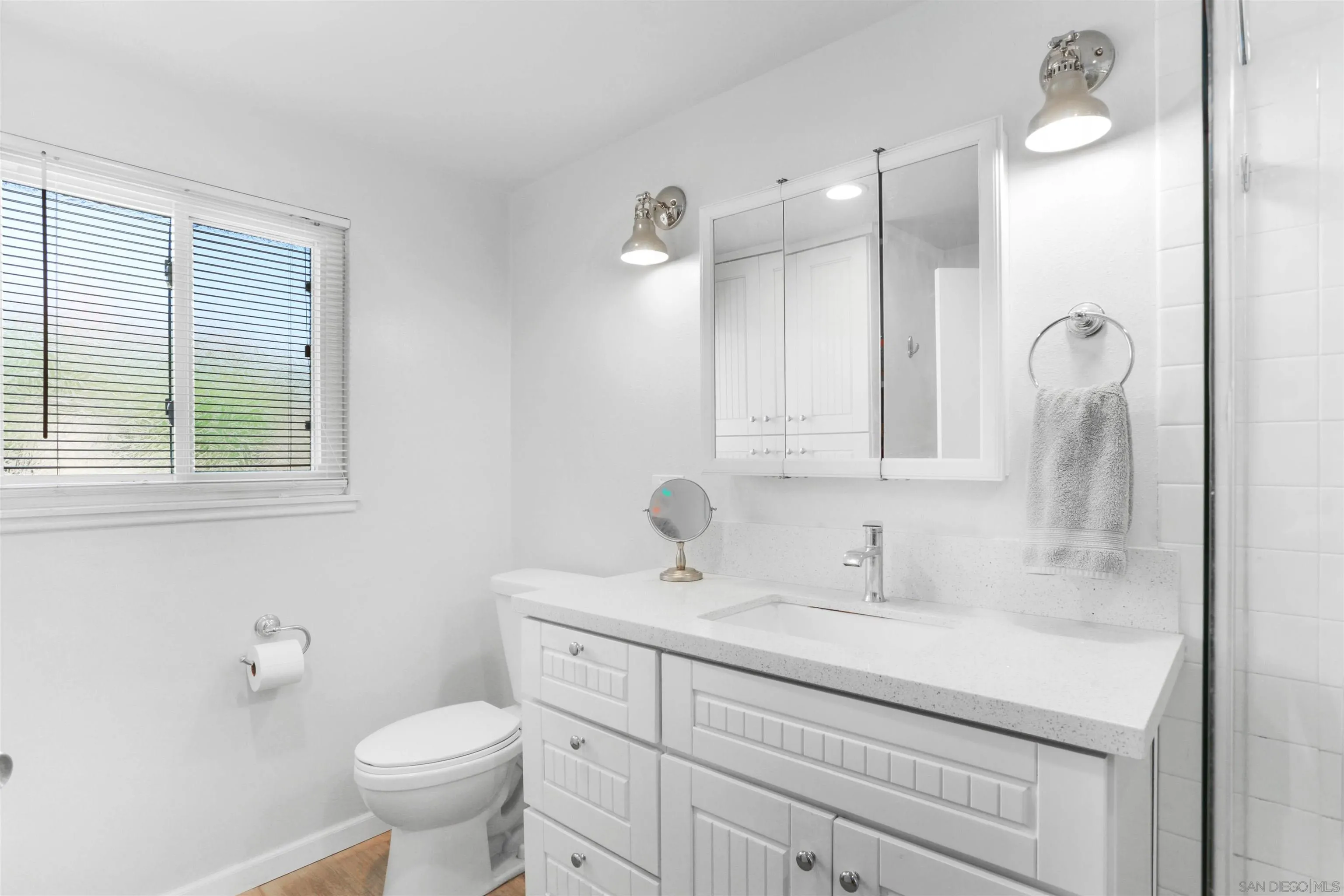 https://cdn.realtyfeed.com/cdn/127/250038303/40fa9d5449e232646d8cba58ddebb915.webp