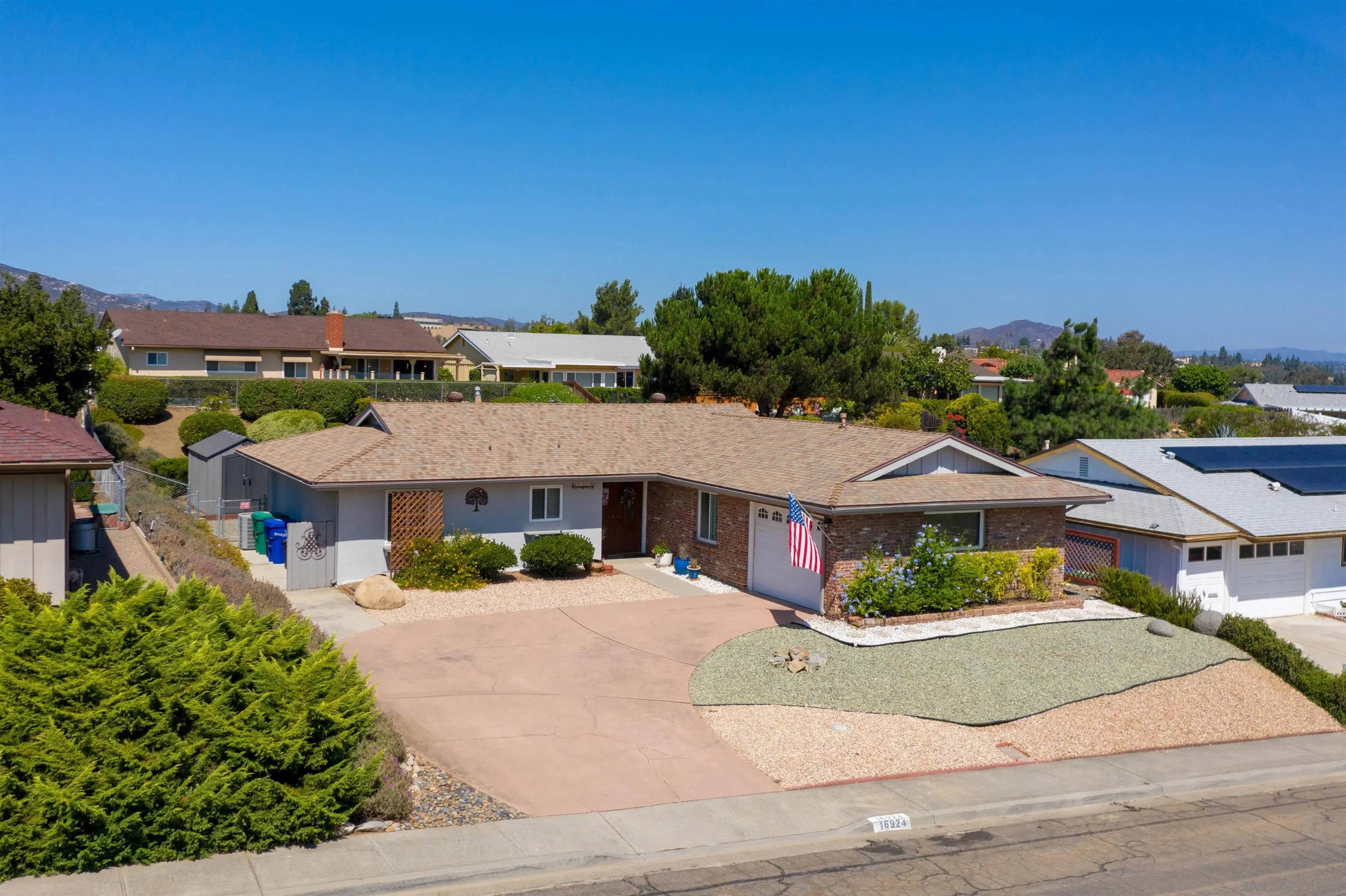 https://cdn.realtyfeed.com/cdn/127/250038303/c67dcc2336b3d4bcfaac0abf592d79ad.webp