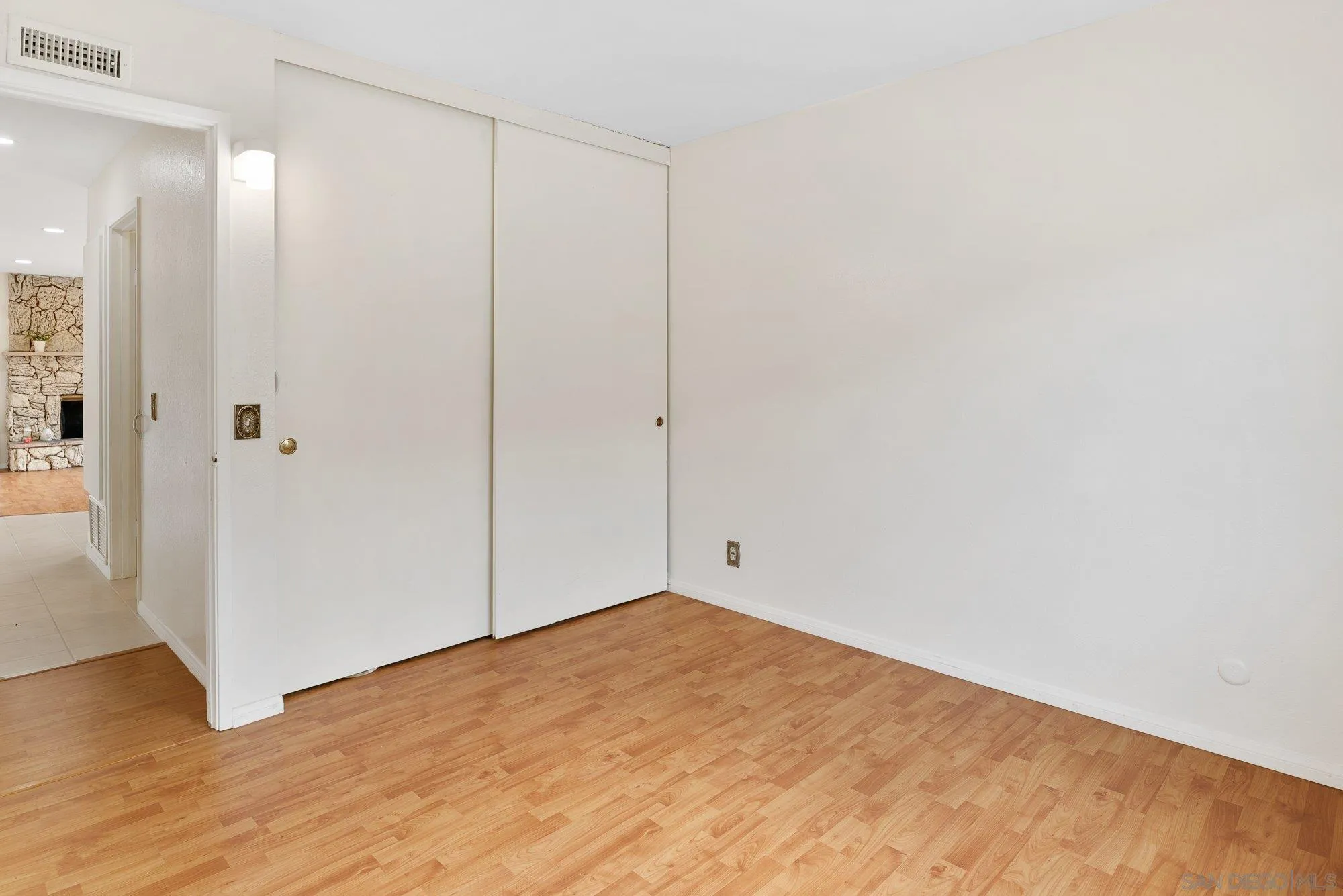 https://cdn.realtyfeed.com/cdn/127/250038304/71df710645c25ef73dbf4c7911acad57.webp