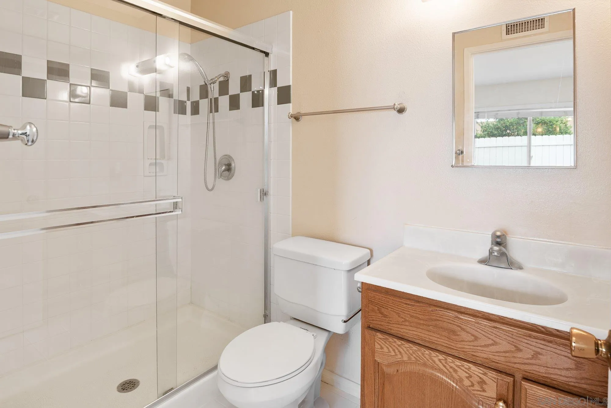 https://cdn.realtyfeed.com/cdn/127/250038304/bb555b0782f8430d75e4c0928a79f3ce.webp