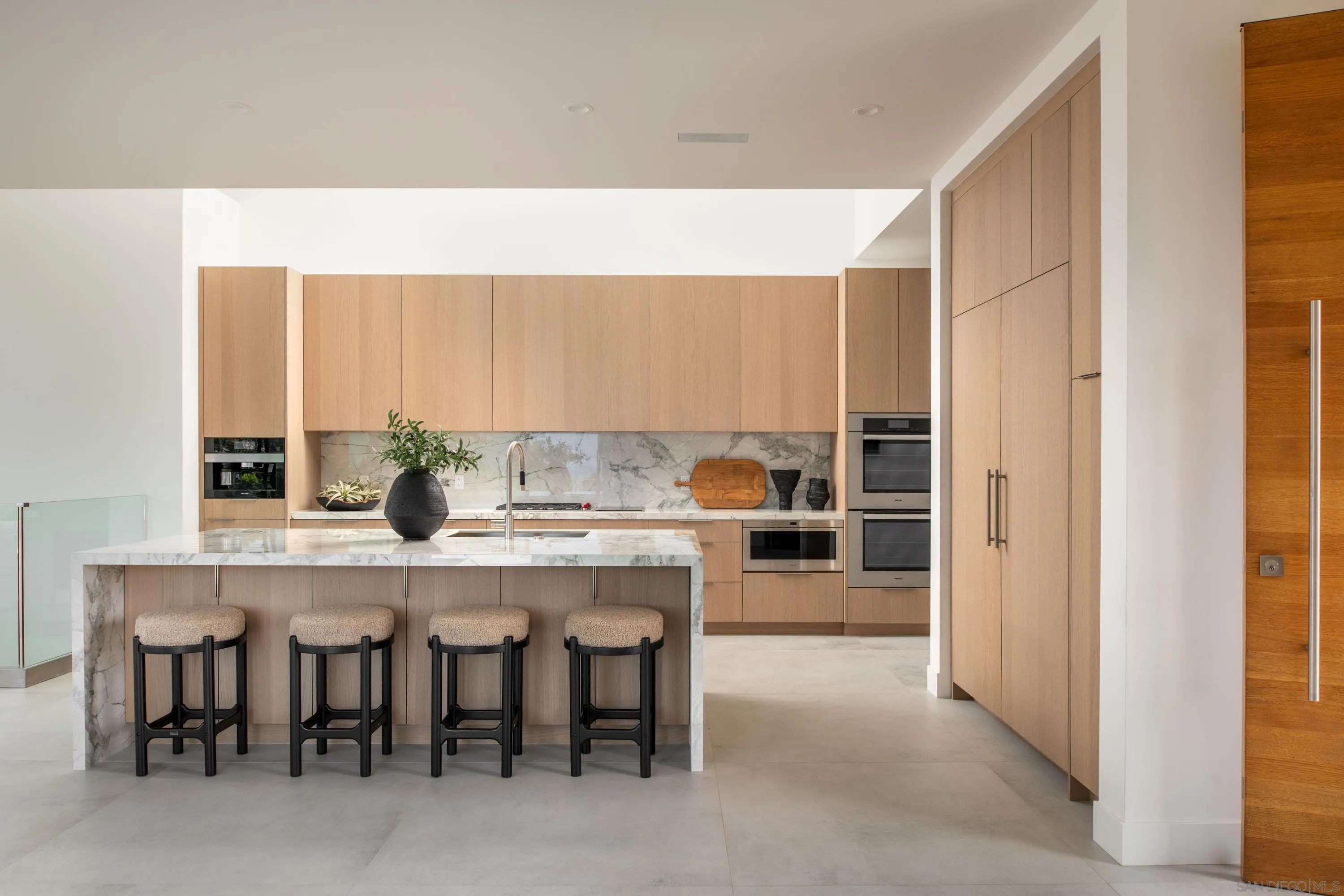 https://cdn.realtyfeed.com/cdn/127/250038307/0df0ddf878ea18d6bc8775eb6dedb025.webp