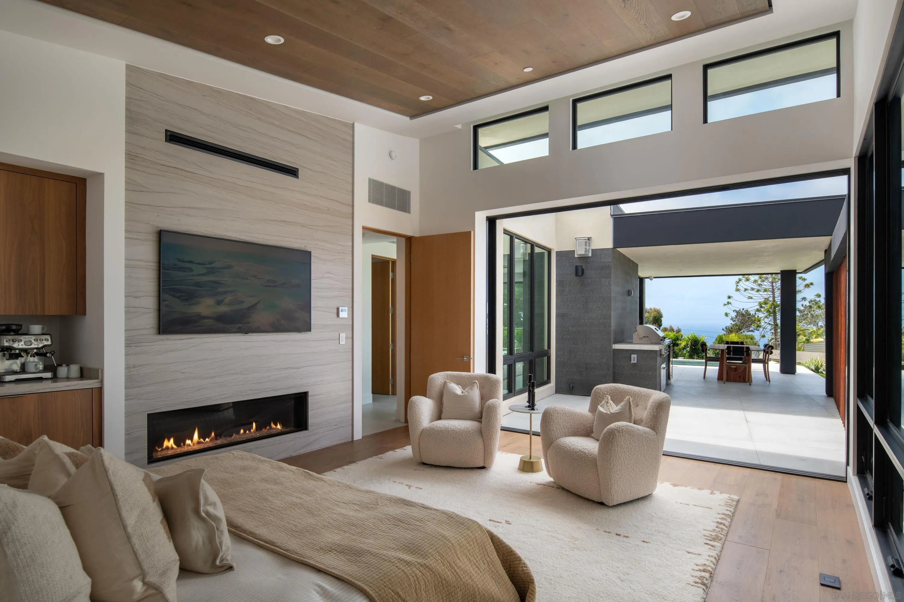 https://cdn.realtyfeed.com/cdn/127/250038307/f6ca7e54c8db6e56b3a49c4cce4721c1.webp