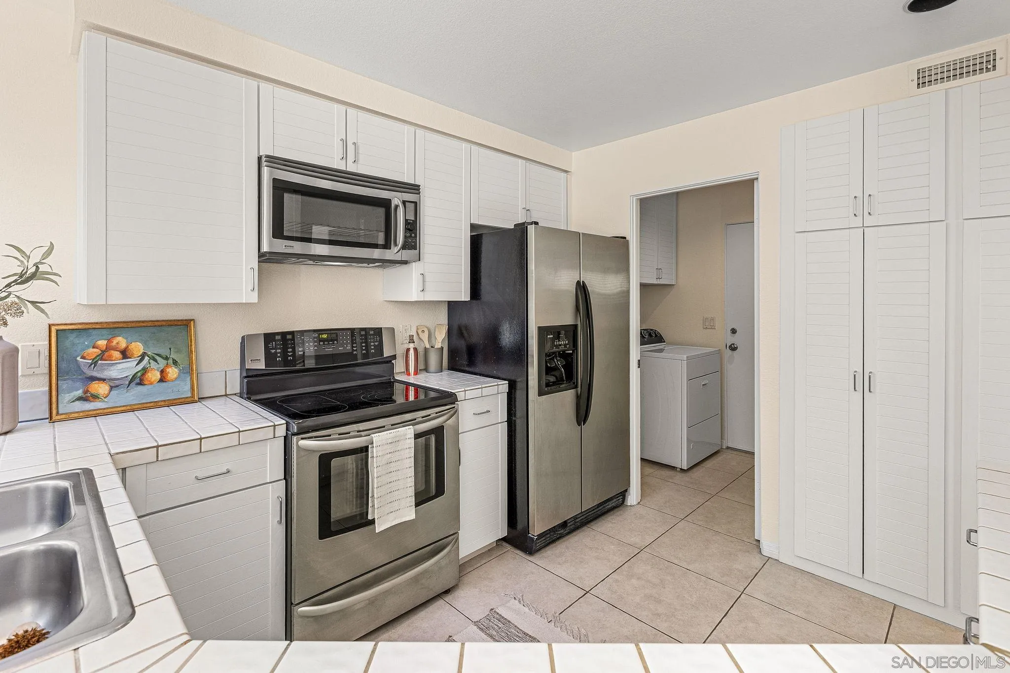 https://cdn.realtyfeed.com/cdn/127/250038311/18be0175c84140f2e90354292f7d5aa3.webp