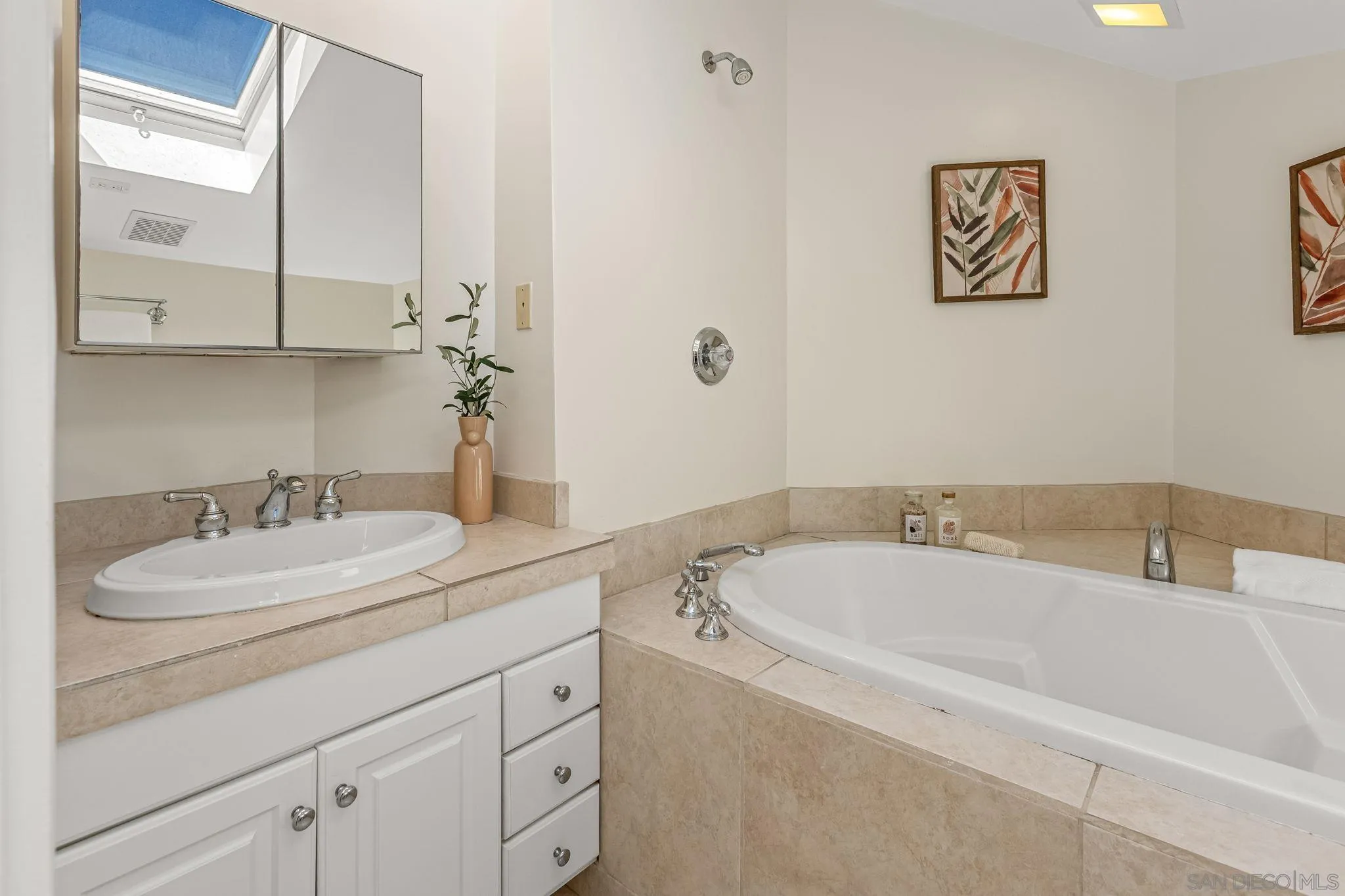 Photo #24: 250038311 Listing: Photo #24