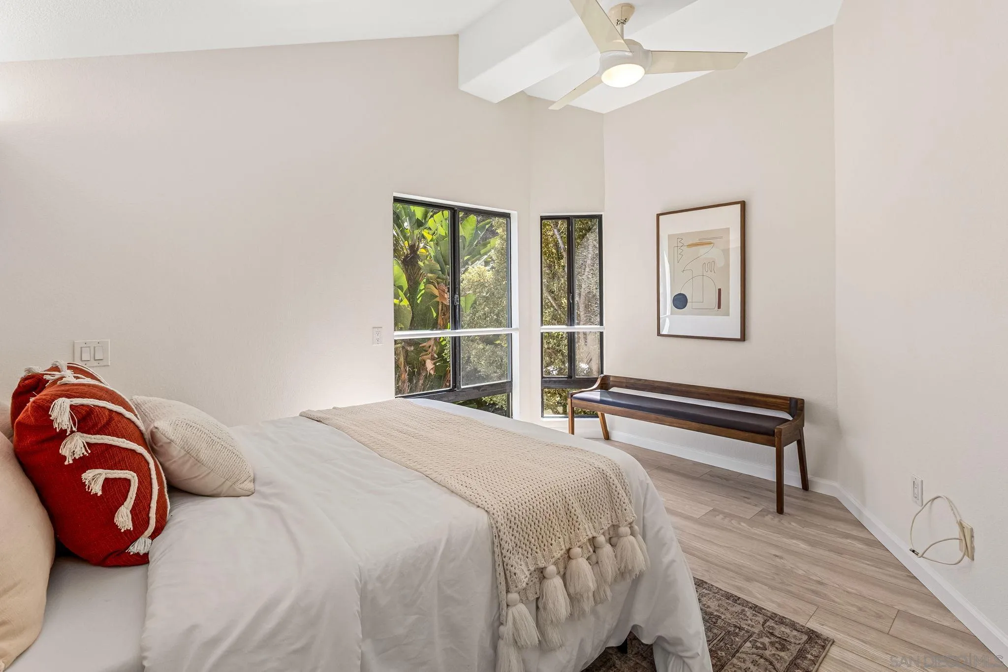https://cdn.realtyfeed.com/cdn/127/250038311/db0e10c9dcad1c5a505d3489a5aff898.webp