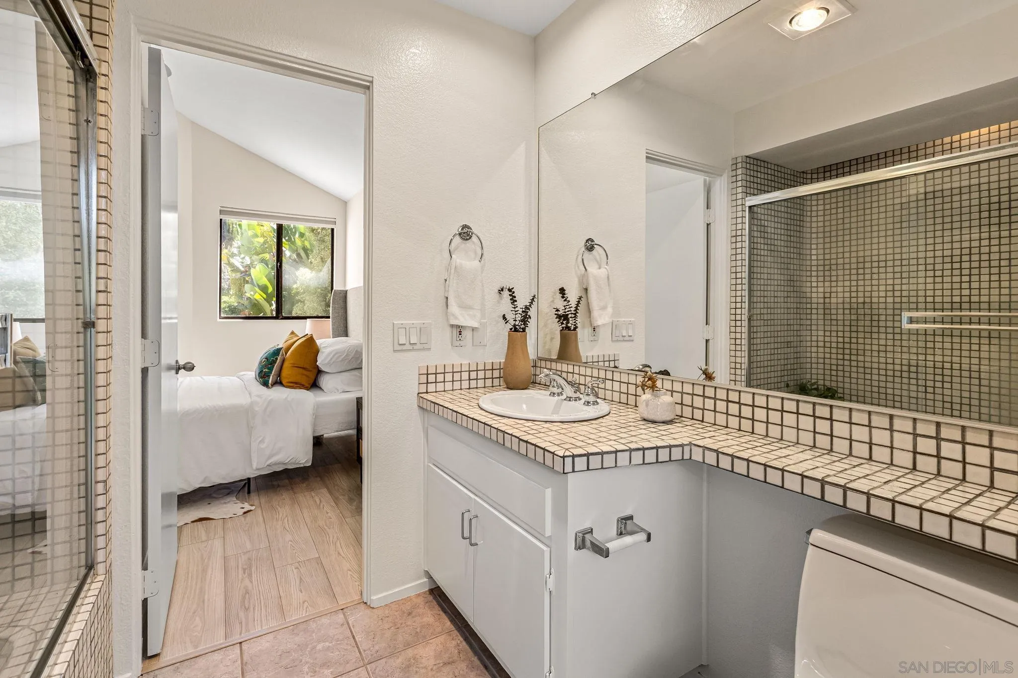 https://cdn.realtyfeed.com/cdn/127/250038311/eebbfd8a74d1ef28f9536eb1dbeac8f4.webp