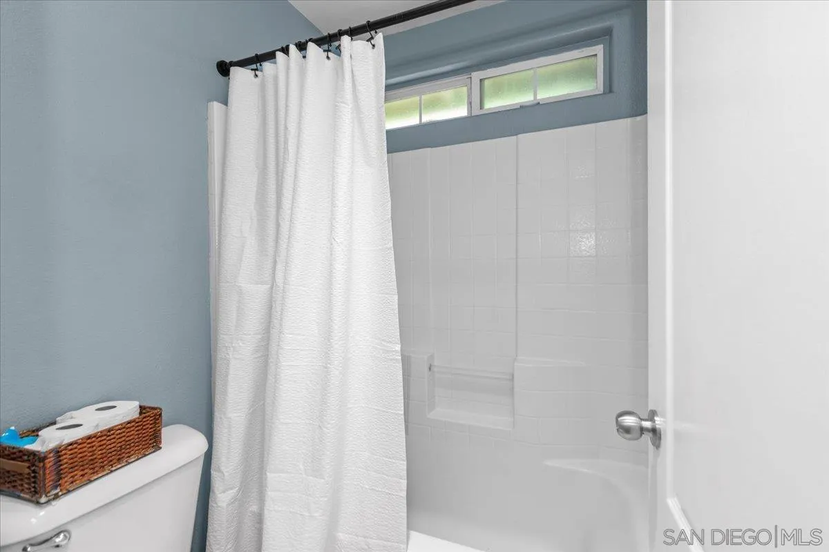 https://cdn.realtyfeed.com/cdn/127/250038314/1ce1d69f75eaa43ac25113ec1ebd8139.webp