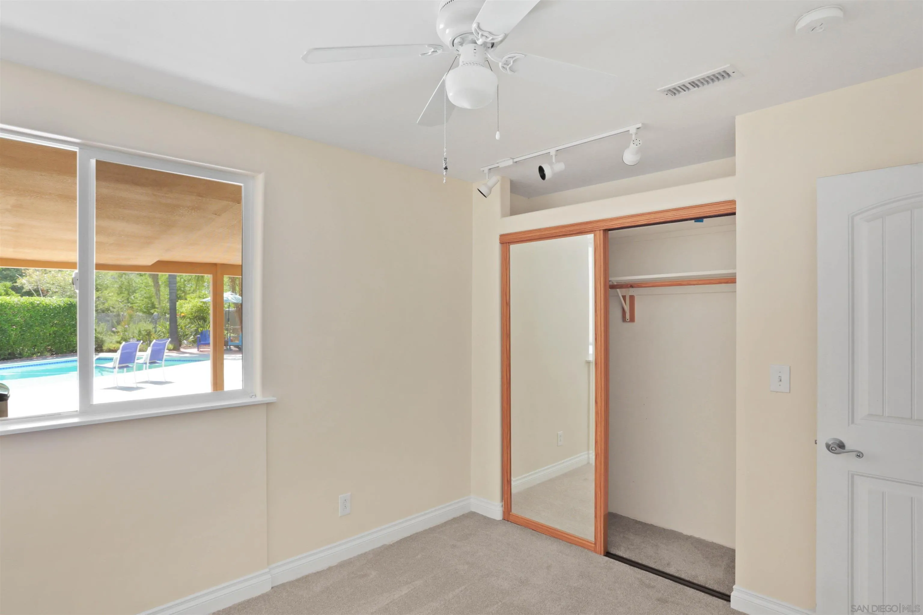 https://cdn.realtyfeed.com/cdn/127/250038316/0ec1000d3156b55b7bce4ccdff8d1f1e.webp