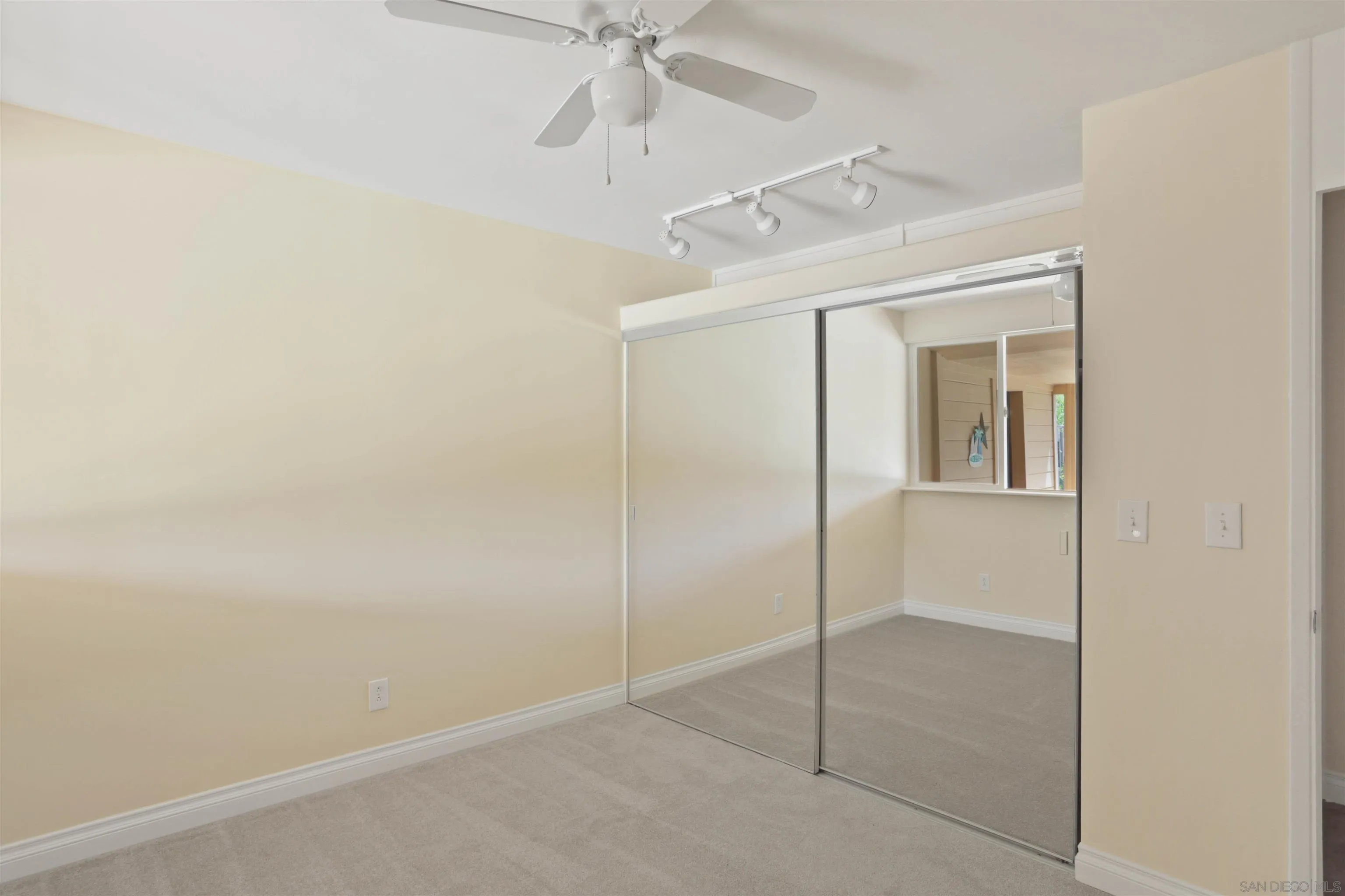 https://cdn.realtyfeed.com/cdn/127/250038316/78957c5a0fa496a9f5f0c15d16f5788d.webp