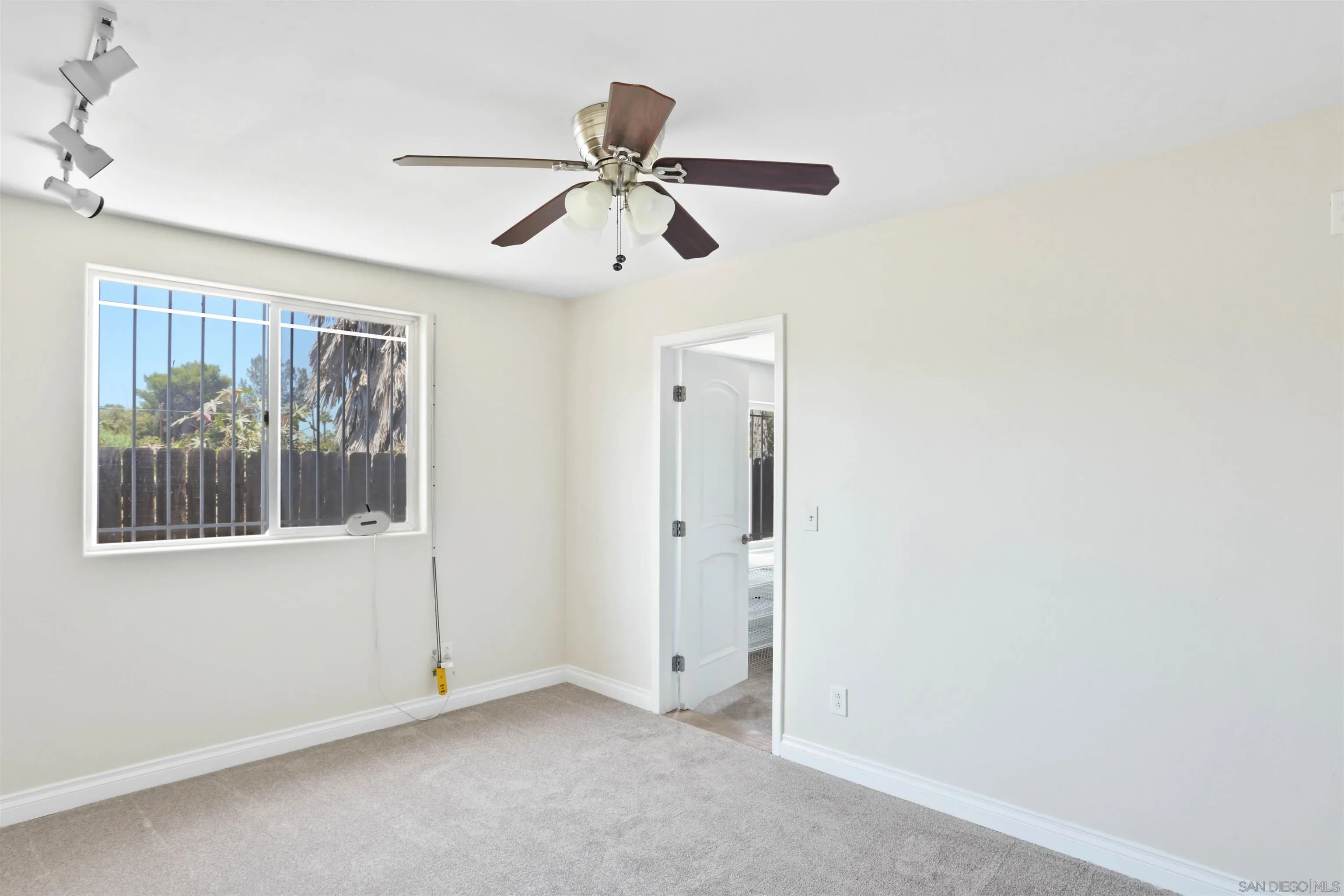 https://cdn.realtyfeed.com/cdn/127/250038316/e04ef6df520c64bbca20a377f1f36e64.webp