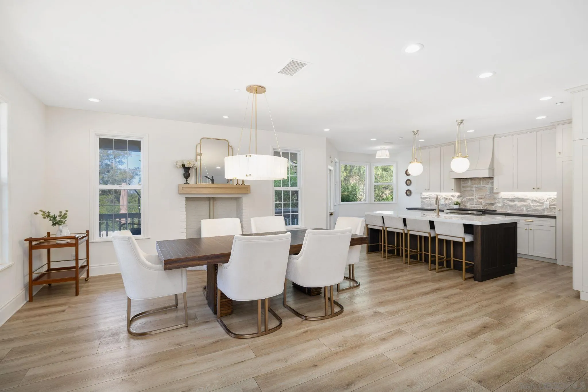 https://cdn.realtyfeed.com/cdn/127/250038320/1a2f80a3d99ccdb4ea8f19abfe30f34e.webp