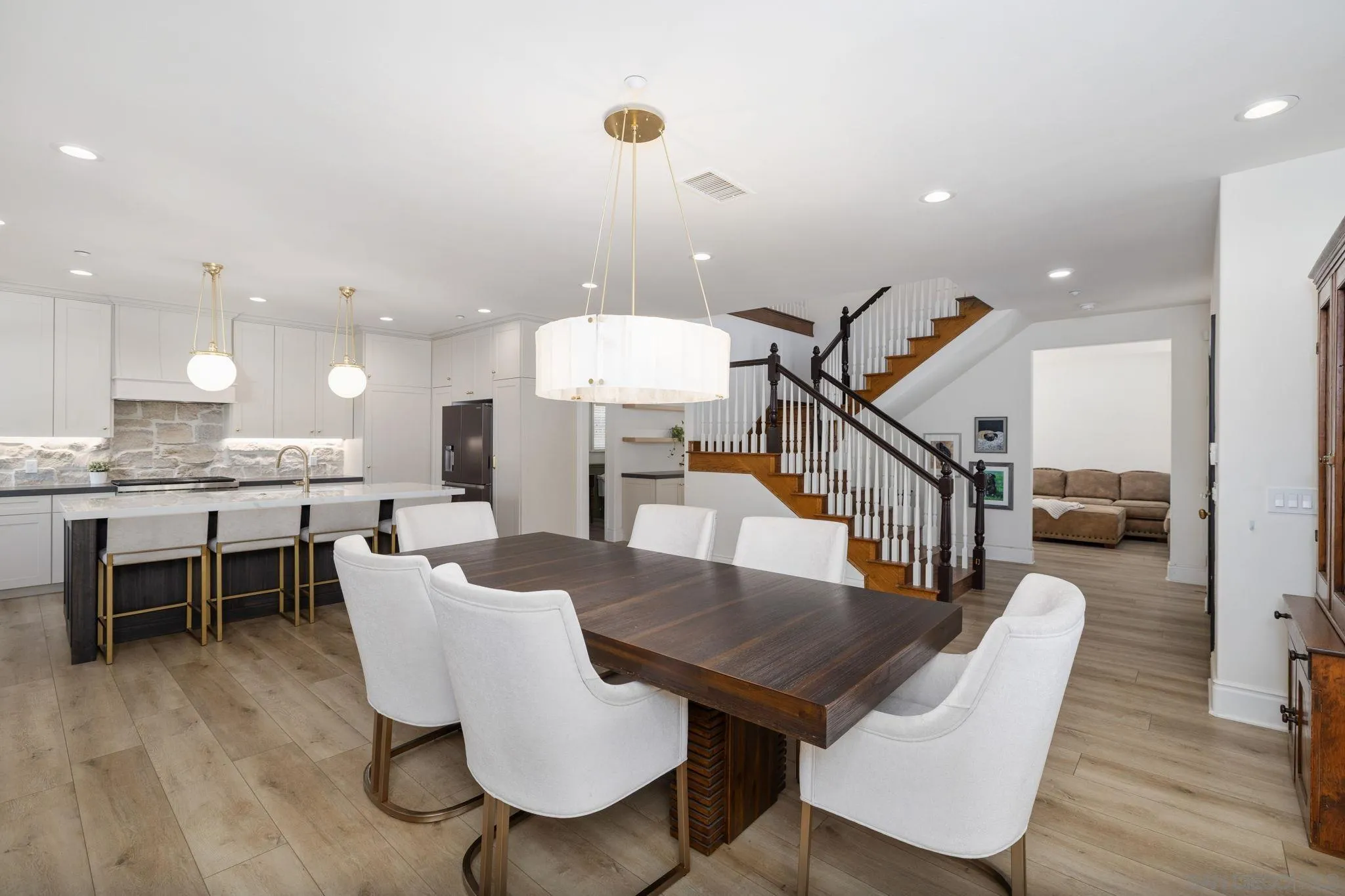 https://cdn.realtyfeed.com/cdn/127/250038320/6c6c5620dd27f567e318785ba622f48e.webp