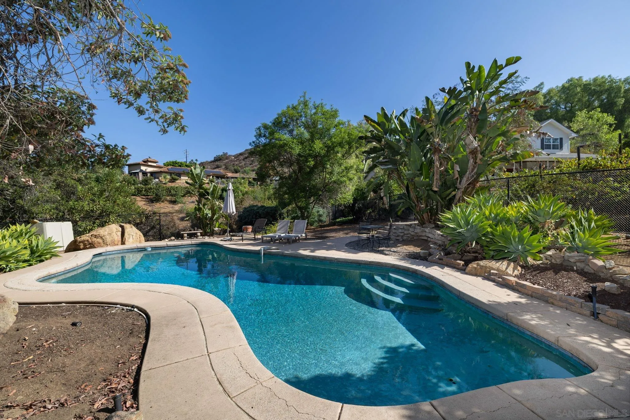 https://cdn.realtyfeed.com/cdn/127/250038320/8a60d1787890d65bbeb85fc5127fa7a2.webp