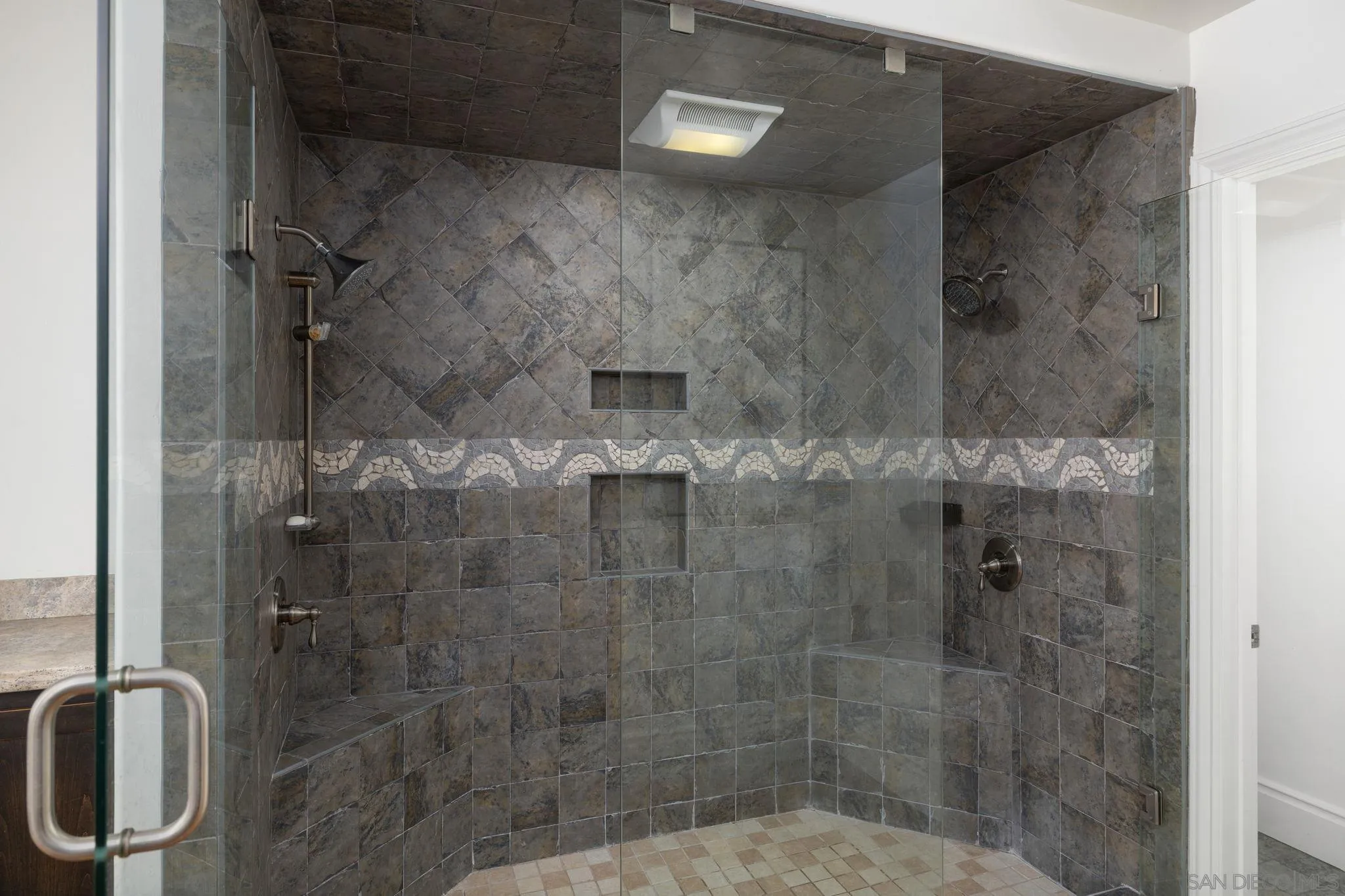 https://cdn.realtyfeed.com/cdn/127/250038320/fef277cdefe3fb4afd4fe531bc0cc9c8.webp