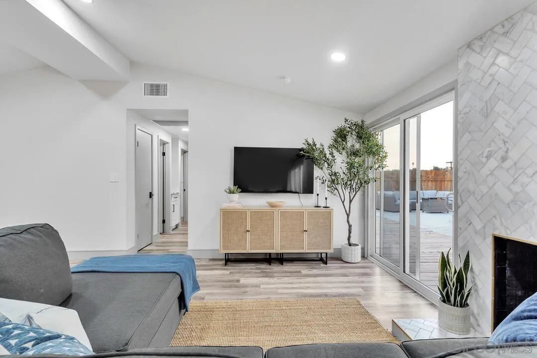 https://cdn.realtyfeed.com/cdn/127/250038326/c9acb1266ea609f8d0350ea0d1dc1fbf.webp